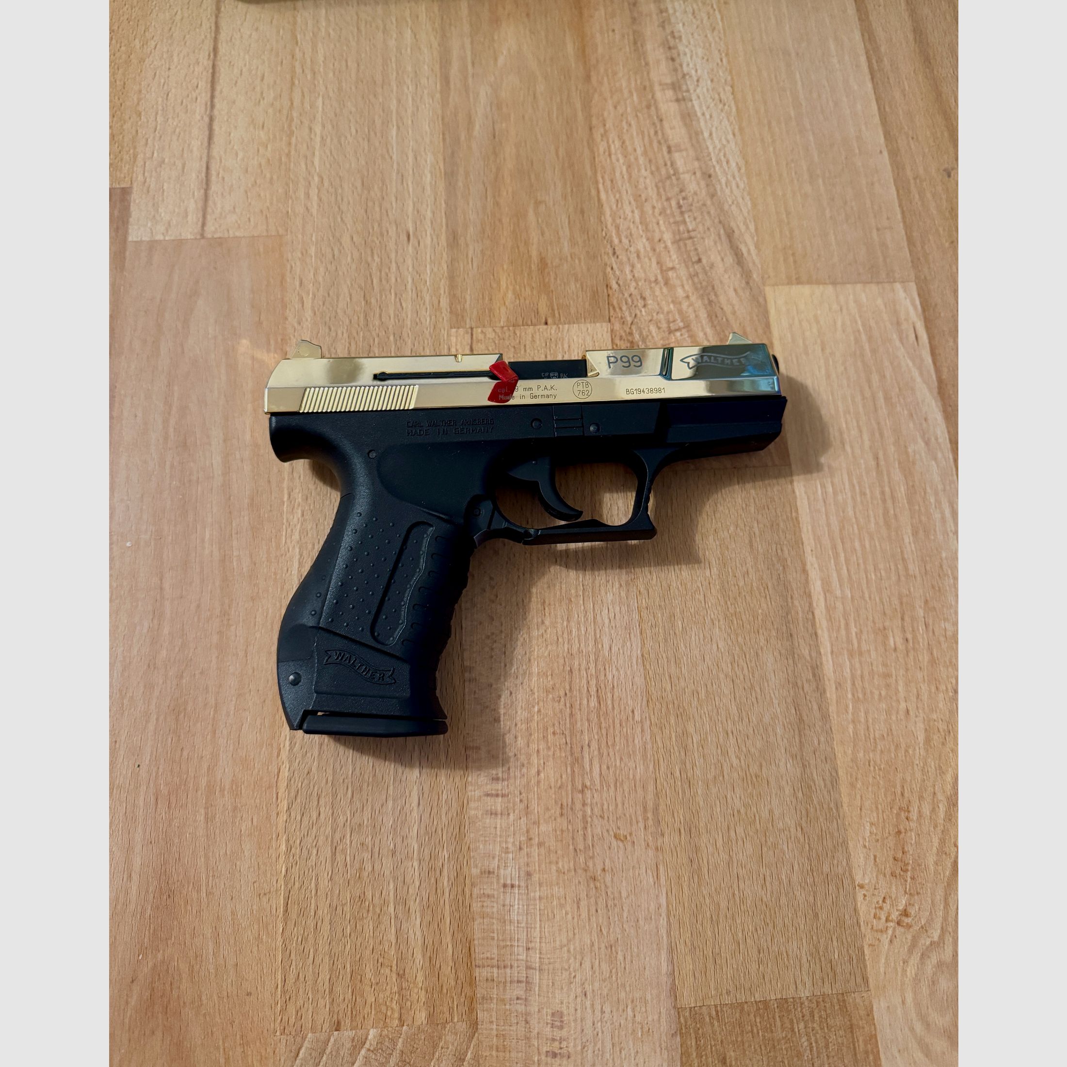 Umarex 312.02.17 P99 Gold Edition 9mm P.A.K. Pyro