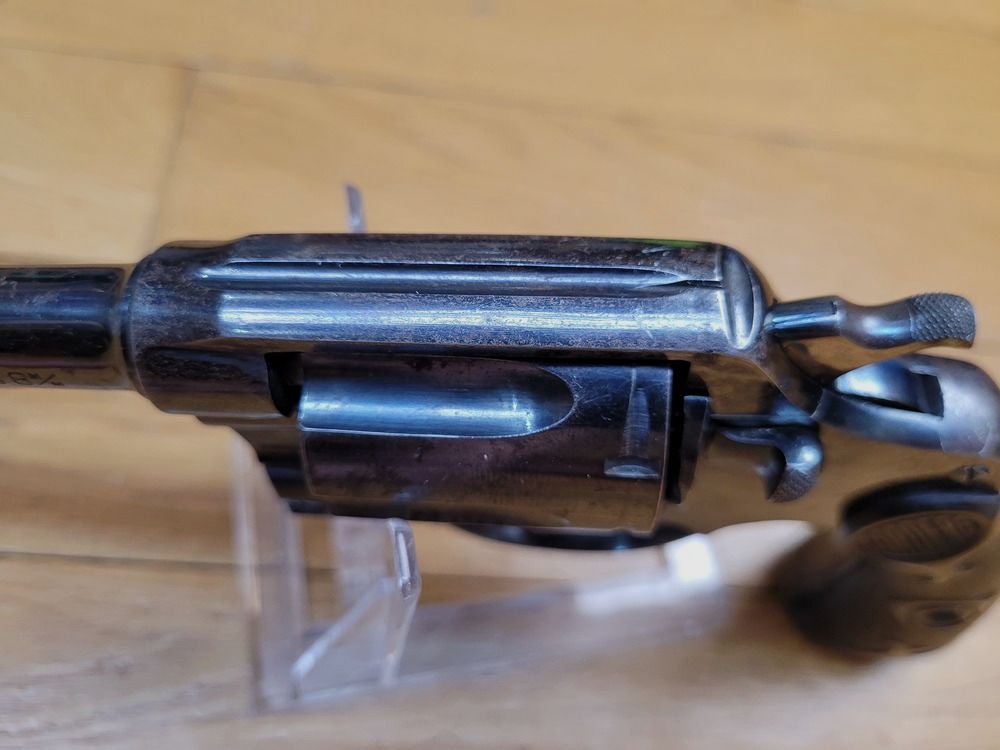 Bardzo piękny i rzadki rewolwer Cordero – Kal. 8 mm92 – Kopia Colt Police Positive 1907 – Rzadkie wytwórstwo Garate y Anitua z okresu przedwojennego – Doskonała mechanika, piękne oksydowanie i niemal idealne okładziny – Lufa o długości 128 mm i lustrowane komory – TBE++, zdjęcie 12 z 18