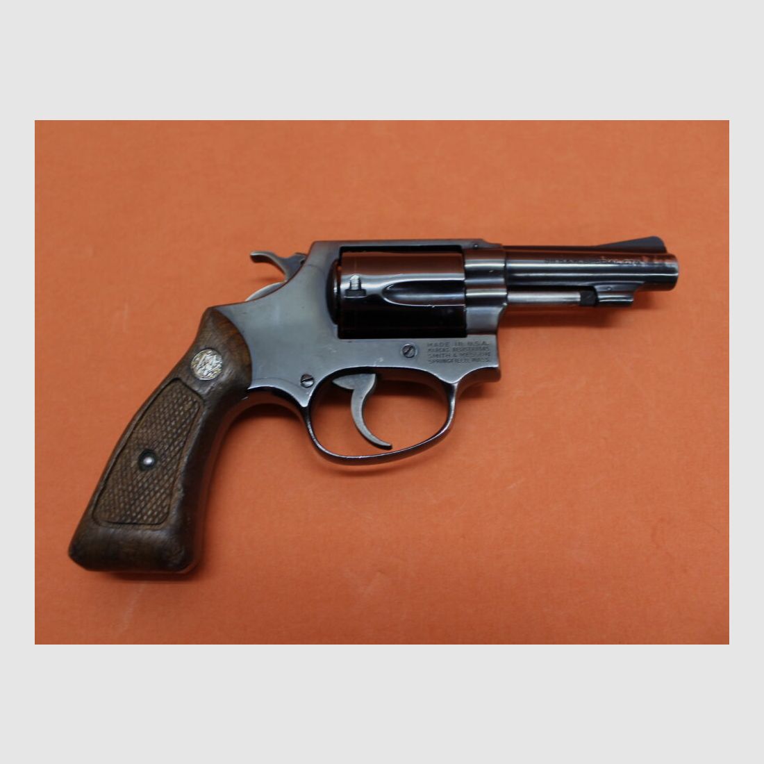 Smith & Wesson Revolver .38 Special Smith & Wesson/ S&W 36 Chiefs Special blued, 3" barrel/ wooden grip used weapon