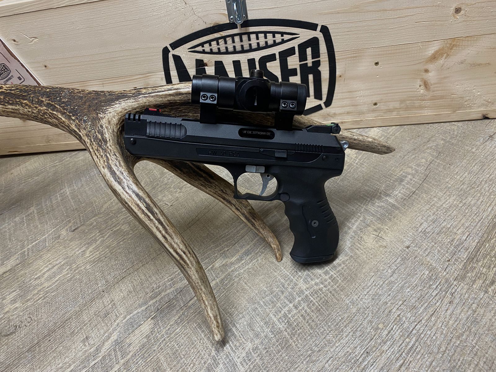 Weihrauch HW 40 PCA, mit Diana Red Dot
