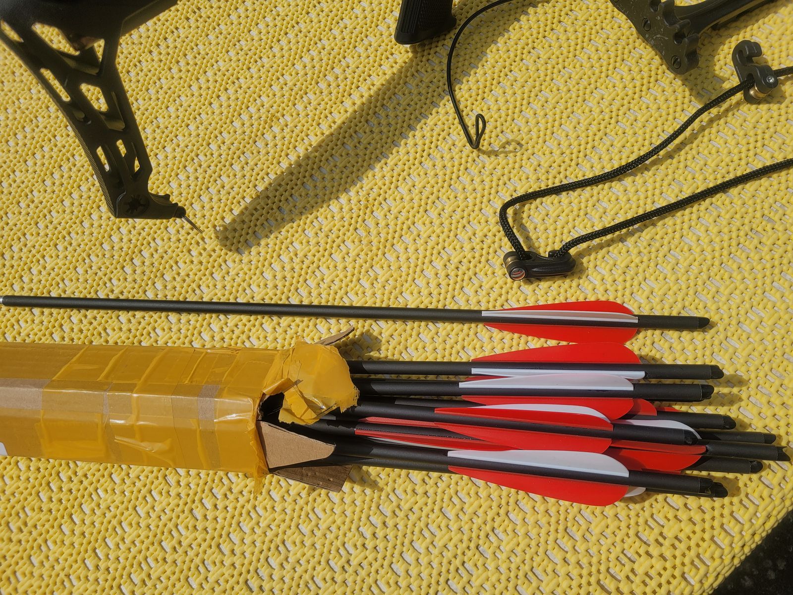 Compoundarmbrust Set Blade + 175 lbs / 340 fps mit 11 Bolzen und Tasche 