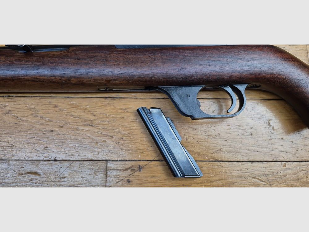 Sehr schöne Winchester Model 77 – Selbstladebüchse im Kal. 22LR – Die Begleiterin des jungen Amerikaners nach dem Krieg – Ideale Waffe zur Jagd auf Ungeziefer und persönlicher Feind jeder Dose! – 8 Schuss – Sehr schöne Verarbeitung von Winchester New Haven aus 1962 – Zustand mehr als sehr gut – TBE++, Bild 6 von 41
