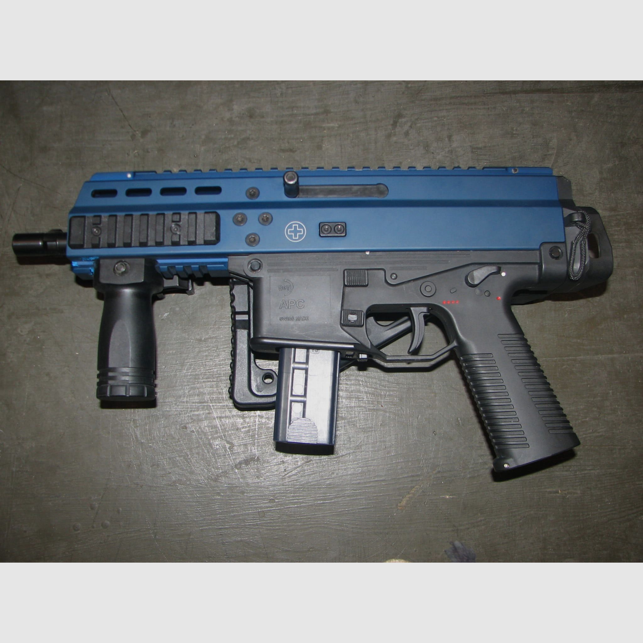 Brugger&Thomet mod. APC kal. 9 X 19 mm FX, zdjęcie 3 z 4