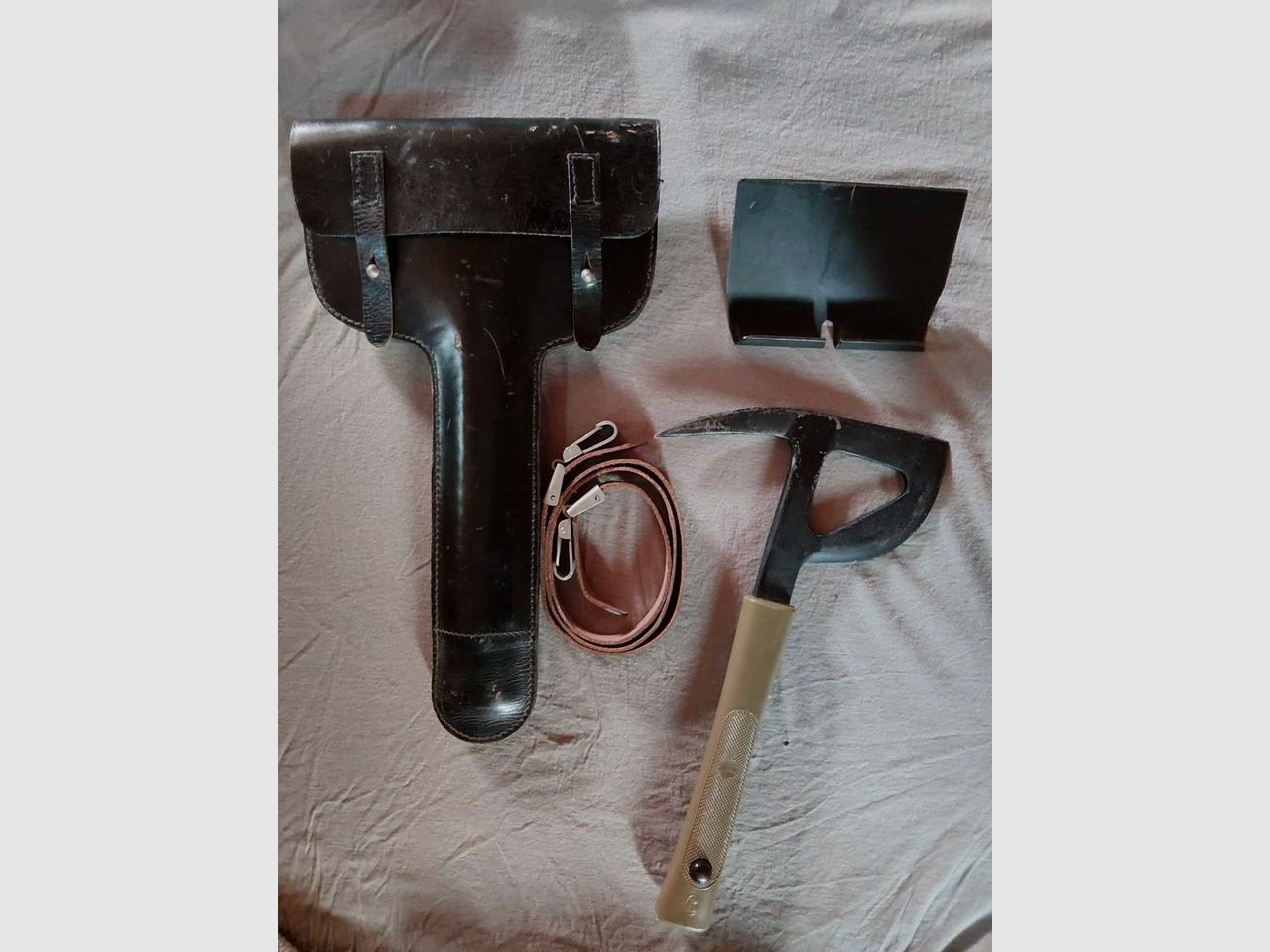Bergungsbeil Zivilschutz / Feuerwehr inkl. Lederholster, Bild 1 von 3
