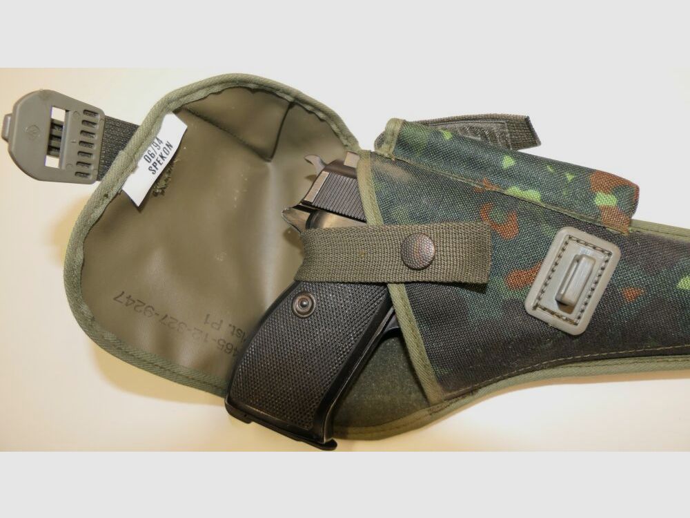 Fabryka broni Walther Ulm Donau Pistolet Walther P38 w kalibrze 9mm Para w zestawie z akcesoriami