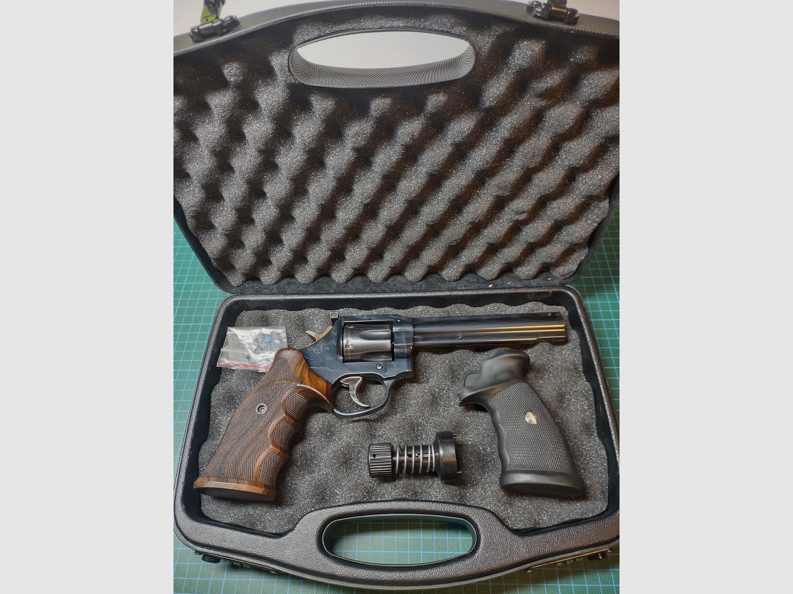 revólver Manurhin MR 73 bien cuidado, usado