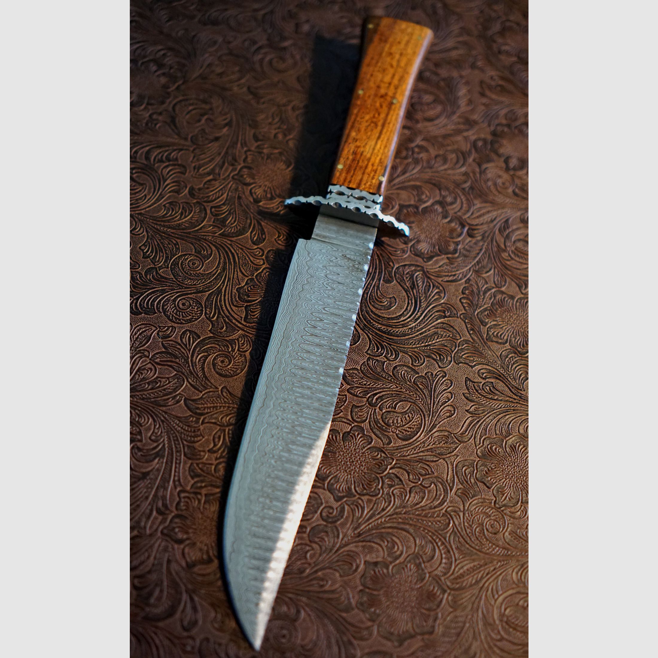 Riesiges Bowie - 36,9cm - Damast - Walnuss - Lederscheide - Neu!