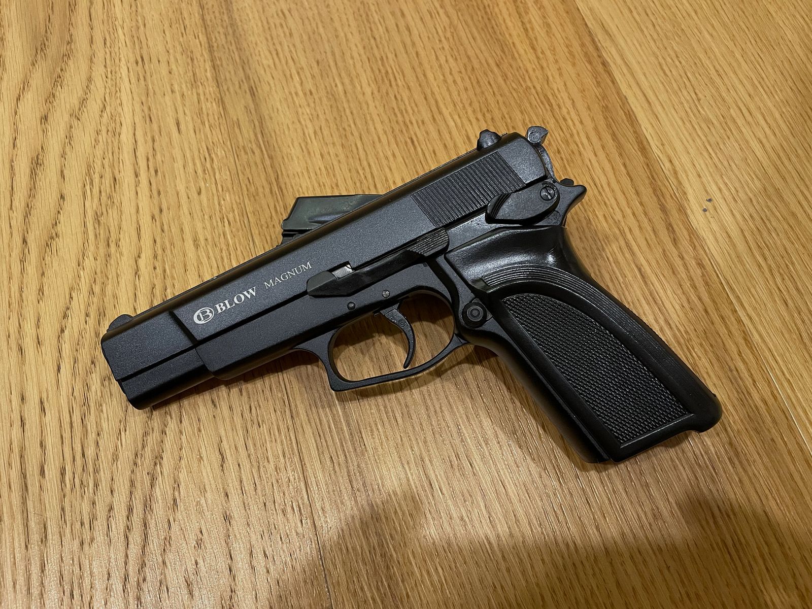BLOW Magnum 9mm P.A.K. Schreckschusspistole Browning Hi-Power Stil