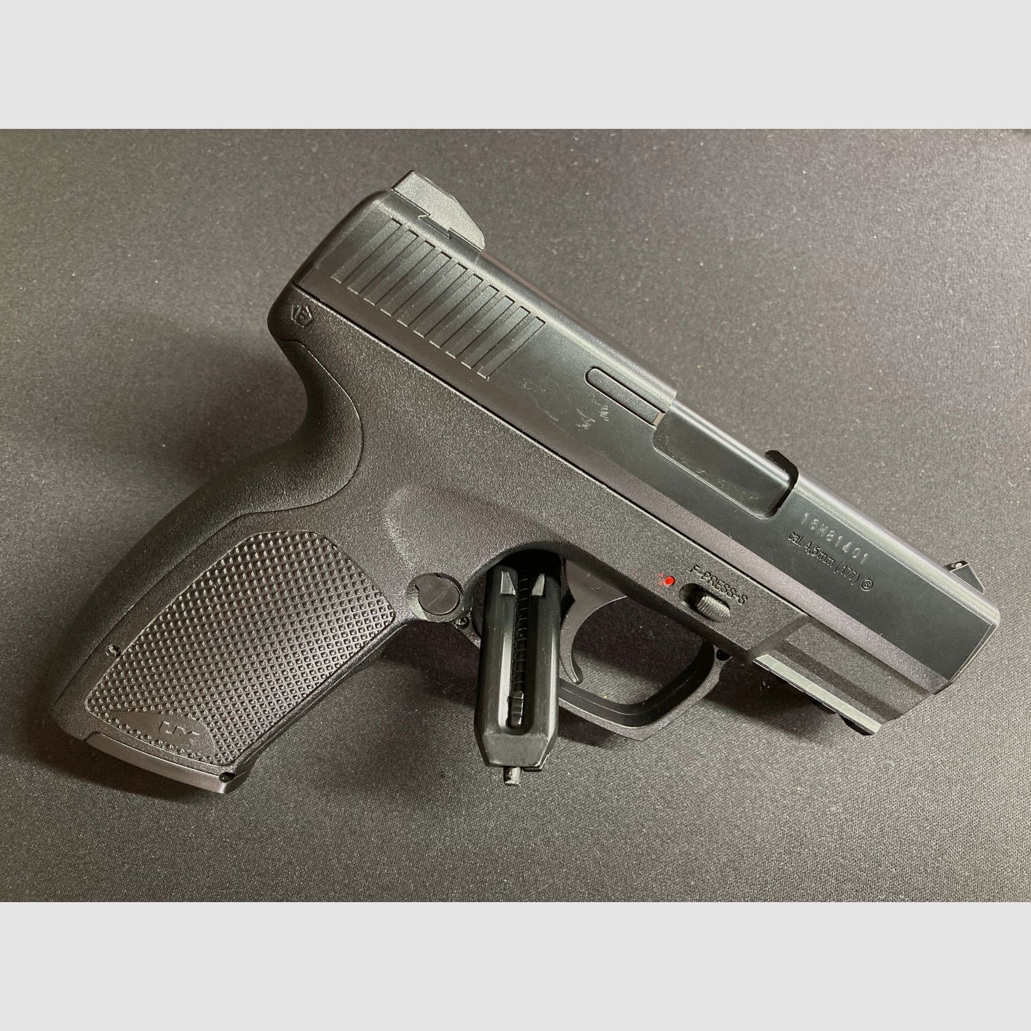 Umarex TDP 45 - 4,5 mm Stahl BB Co2-Pistole (P18)