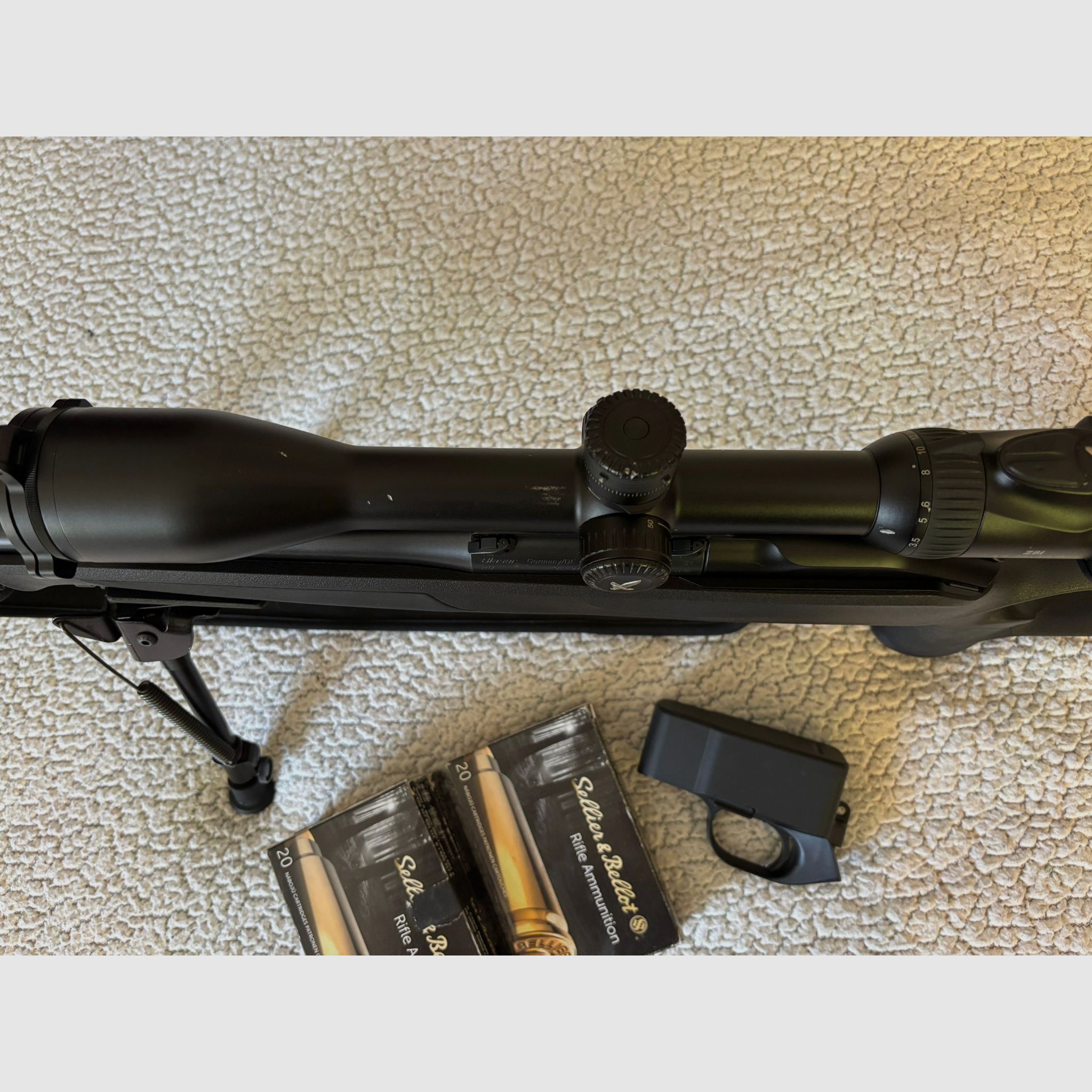 Blaser R8 270 Win. Bez celownika, ale z akcesoriami