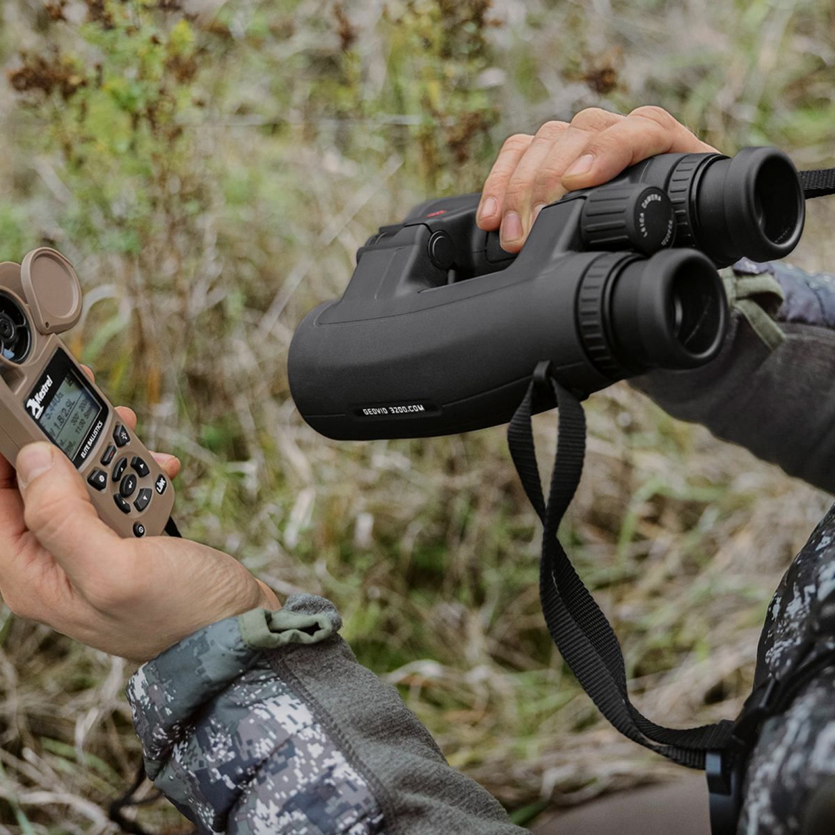 LEICA binoculars with rangefinder Geovid 8x42 3200.COM