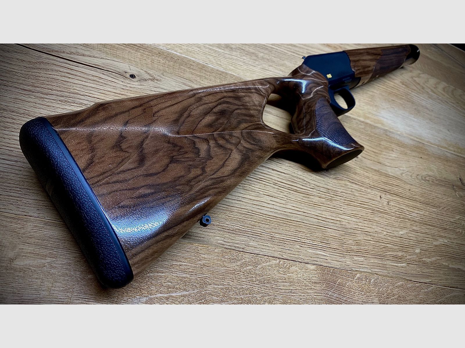 Blaser R8 Success Schäftung / Holzklasse 4 / R8 Logo in Gelb / top Holz absolute Gelegenheit