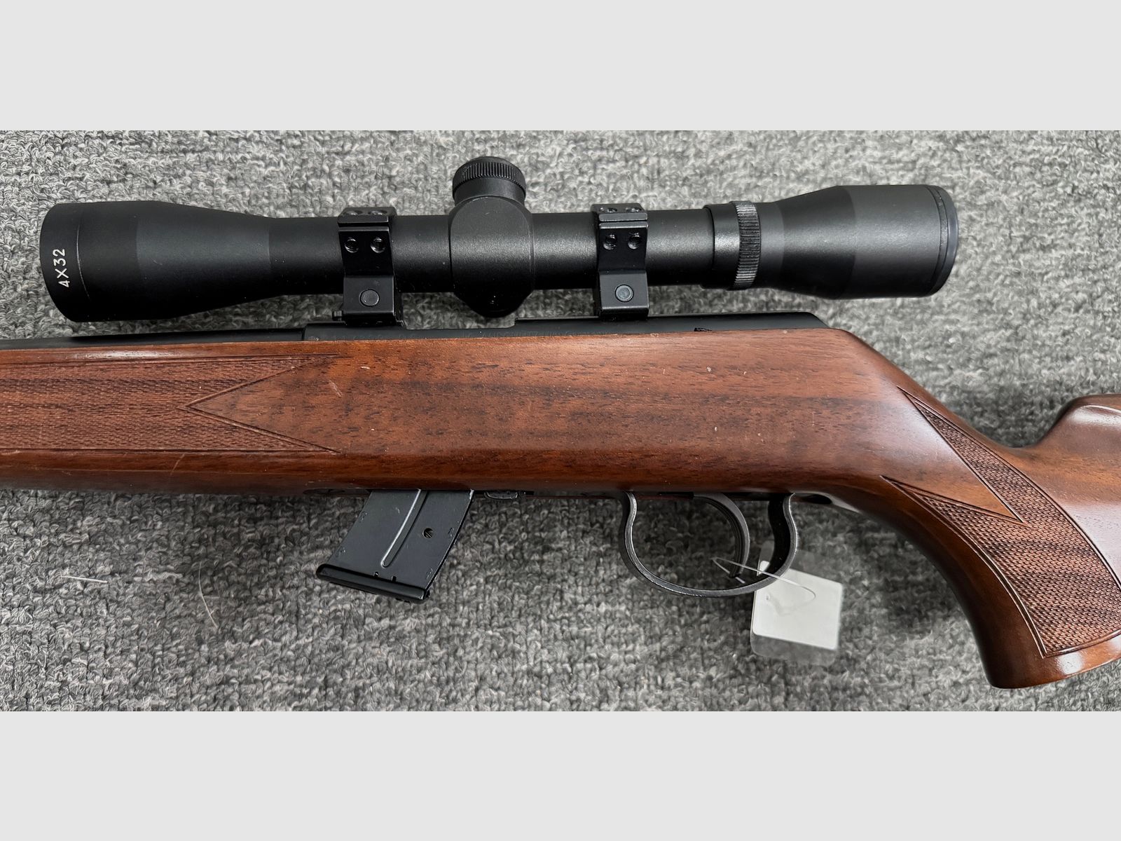 Anschütz 1417 Kaliber .22LR mit 4x32