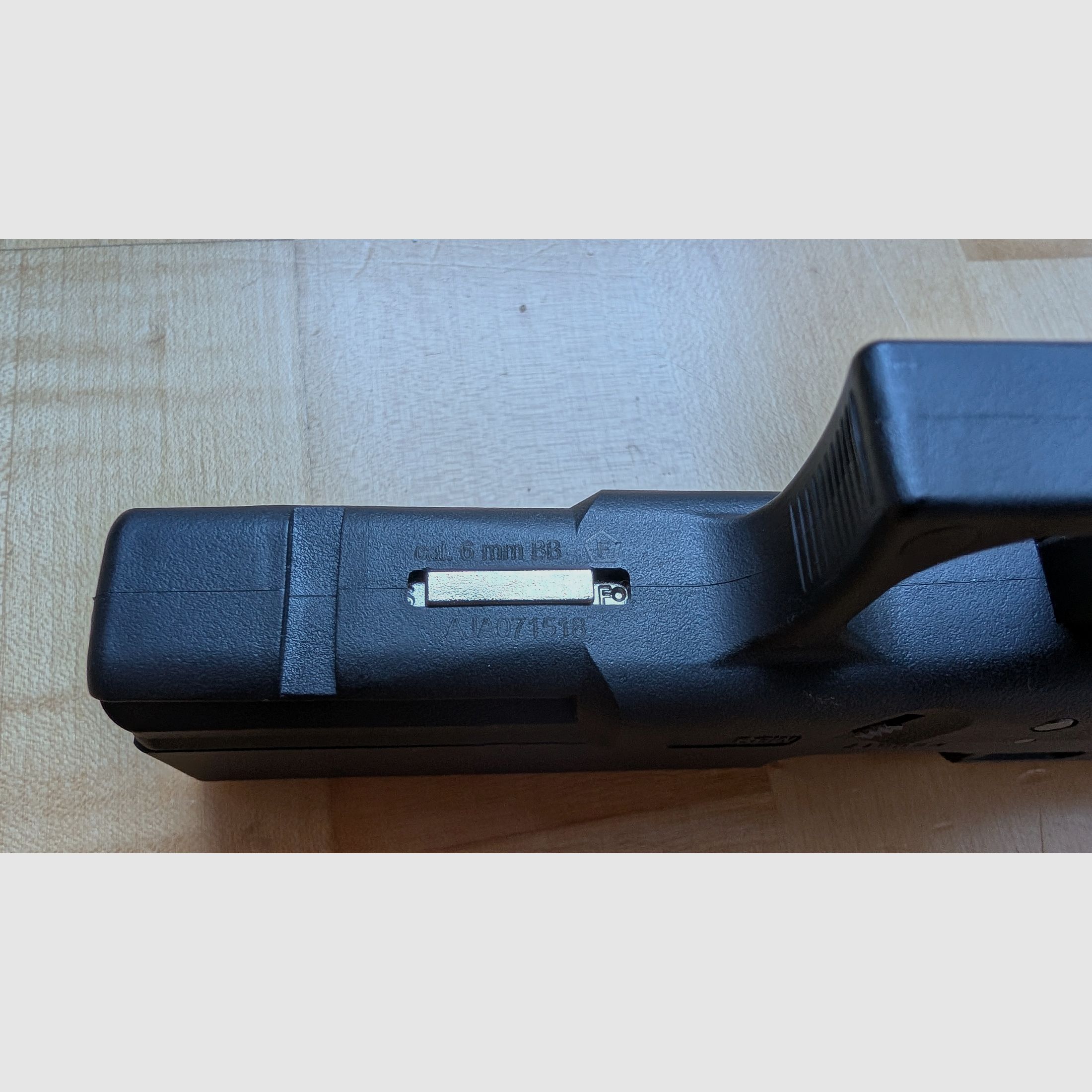 Glock 17 Gen. 4 Airsoft mit Metallschlitten CO2 BlowBack 6mm BB schwarz