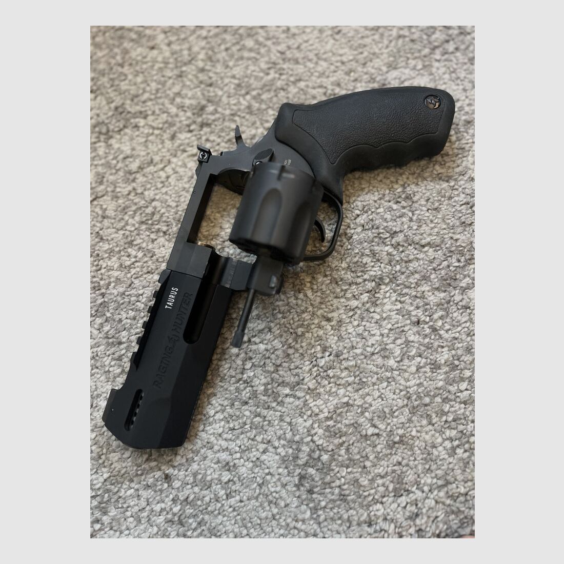 Taurus Raging Hunter