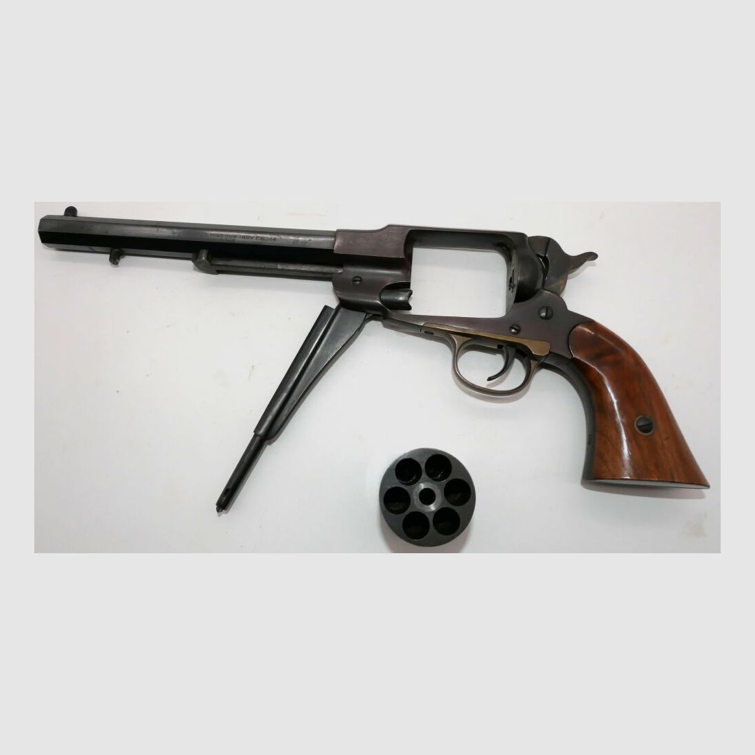 Revólver de percusión Hege Uberti Modelo 1858 Nuevo Ejército, calibre .44, cañón de 8 pulgadas.