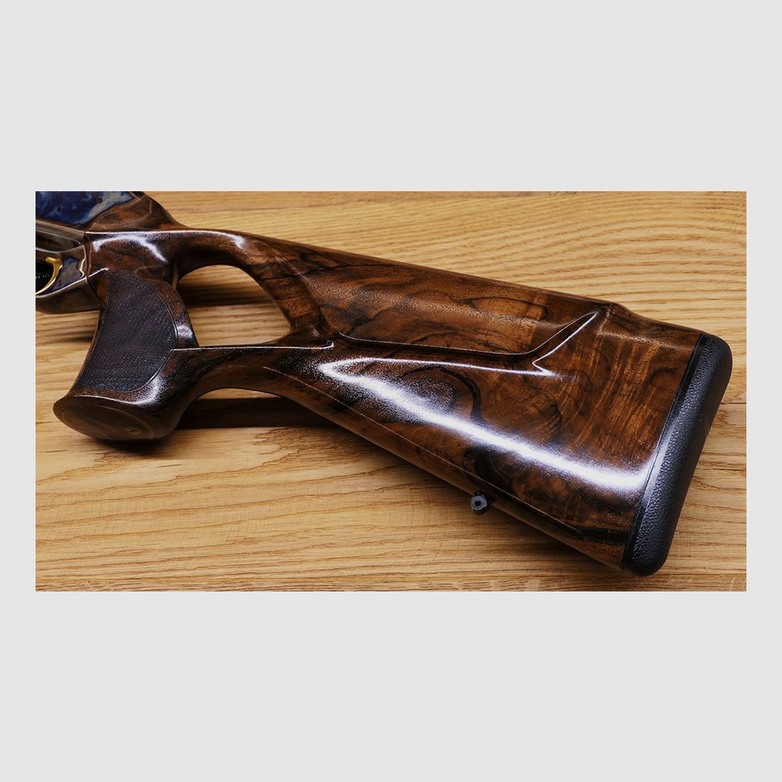 Blaser R8 culata perforada con endurecimiento de colores / sistema de acero / acabado brillante / SUEÑO DE MADERA Y ACERO