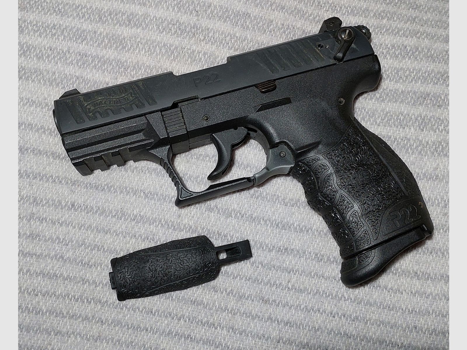 Walther P22Q Schreckschuss Pistole 9mm P.A.K. schwarz mit 2 Magazinen