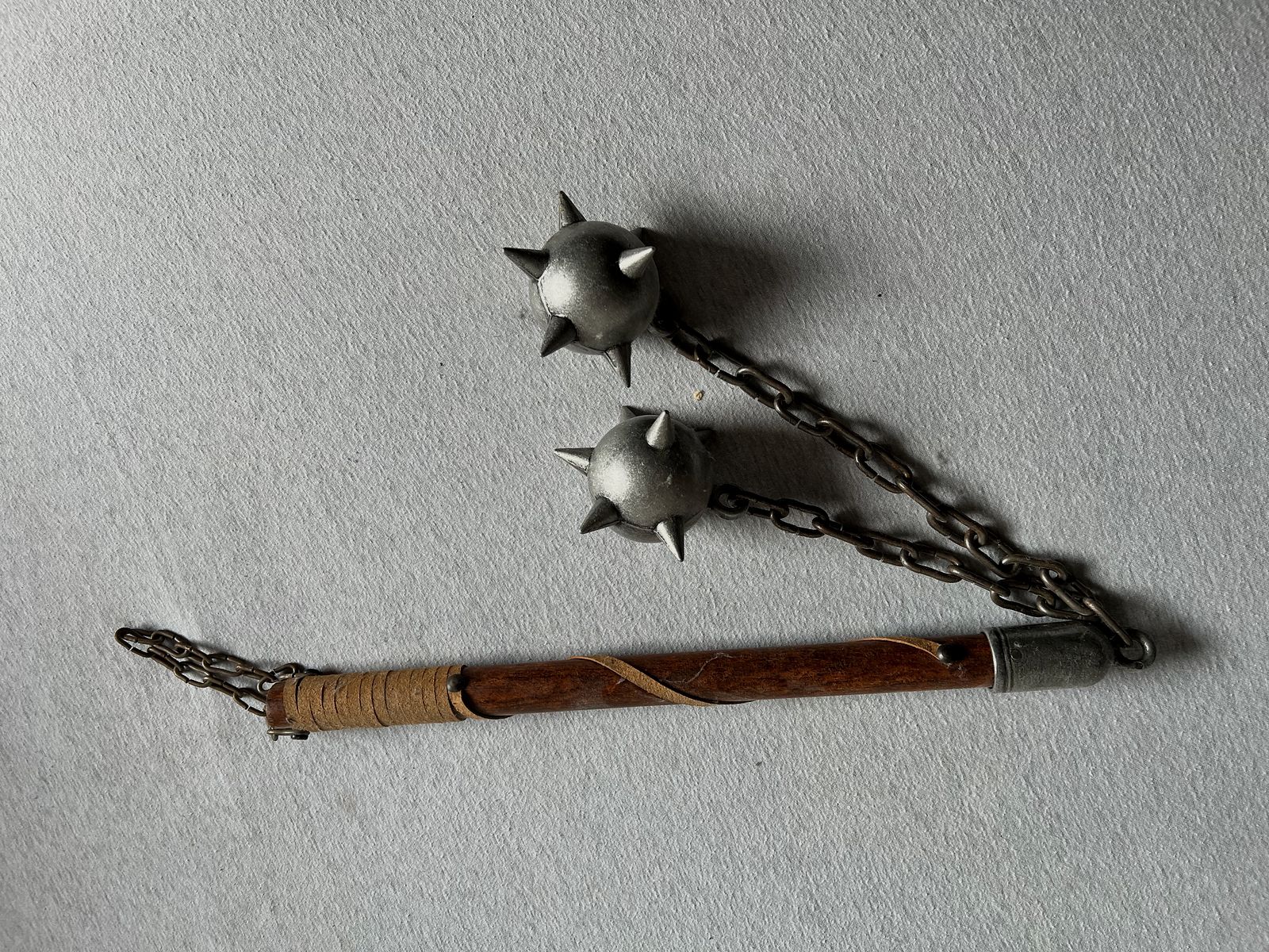 Grande collezione di armi decorative – spade, pistole a pietra focaia, fucili ad avancarica, alabarda, martello da guerra – liquidazione della collezione