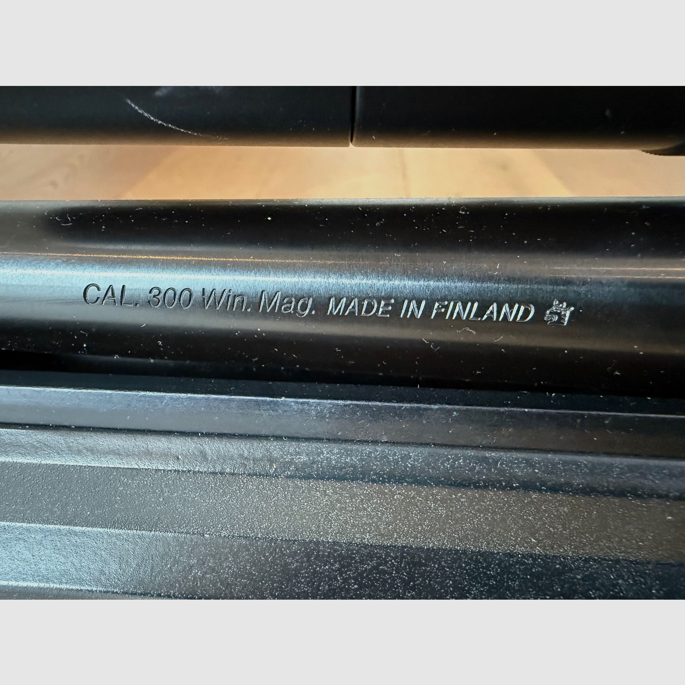 Sako TRG 42, Cal. 300 Win Magnum, negro. Swarovski Habicht, 4-16x50