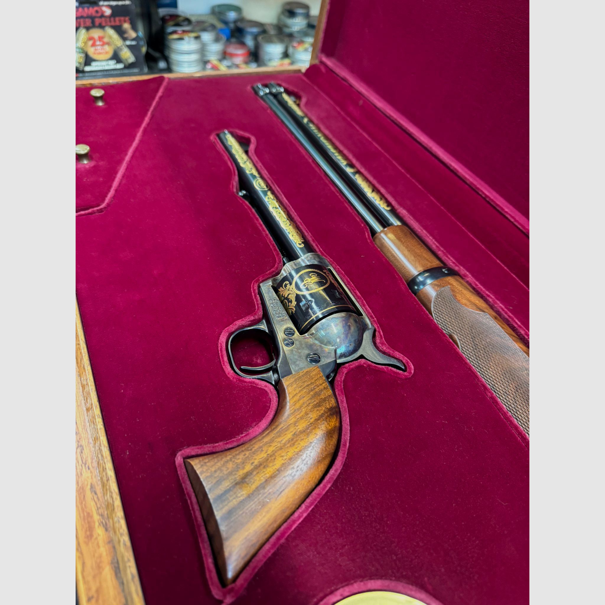 Paar Winchester Lever Action Gewehr und Colt 1873 Revolver Kaliber 44-40 beide 1500 Stück weltweit, Bild 11 von 16