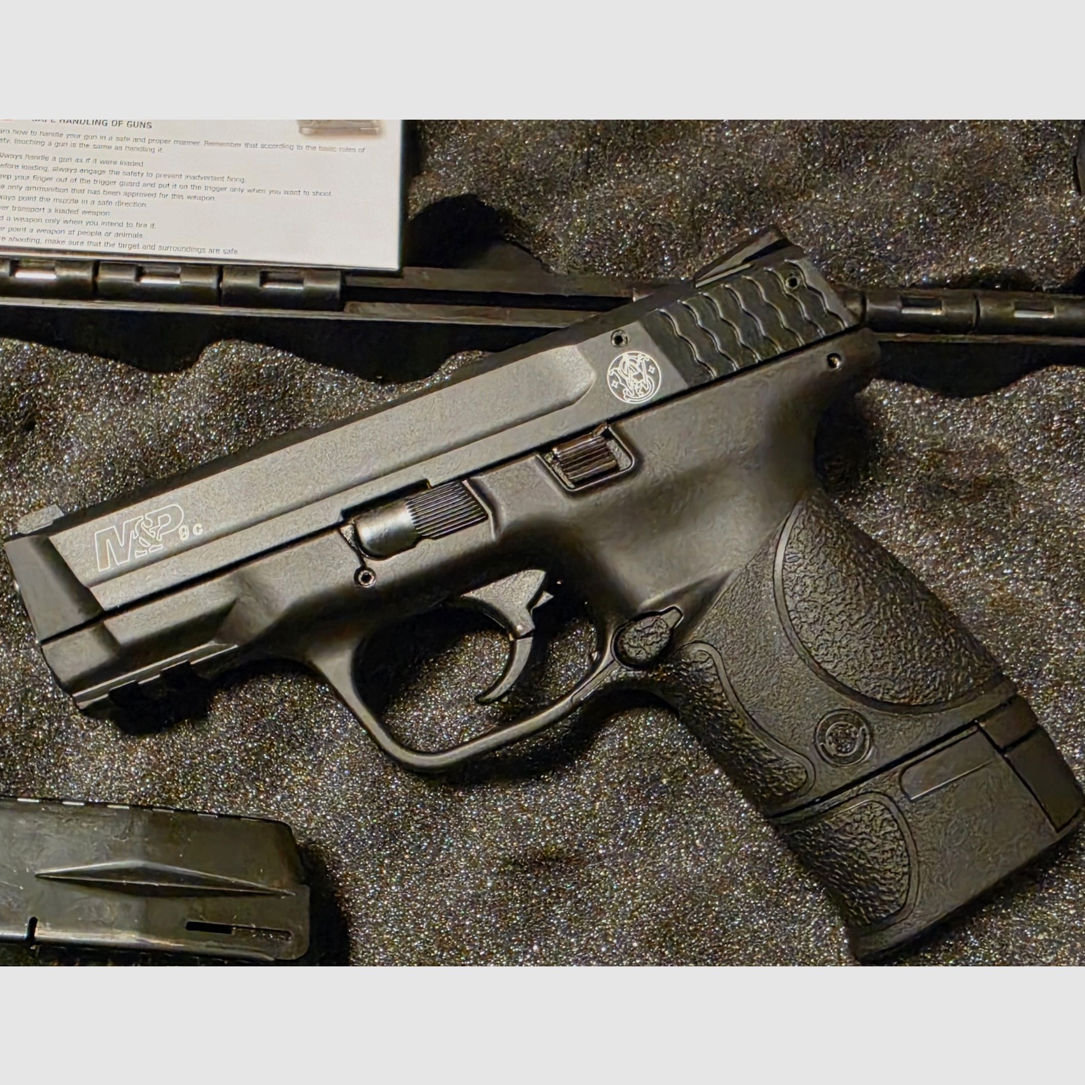 Smith&Wesson MP9c  Schreckschuss  9mm PAK 2 Magazine , Bild 2 von 3