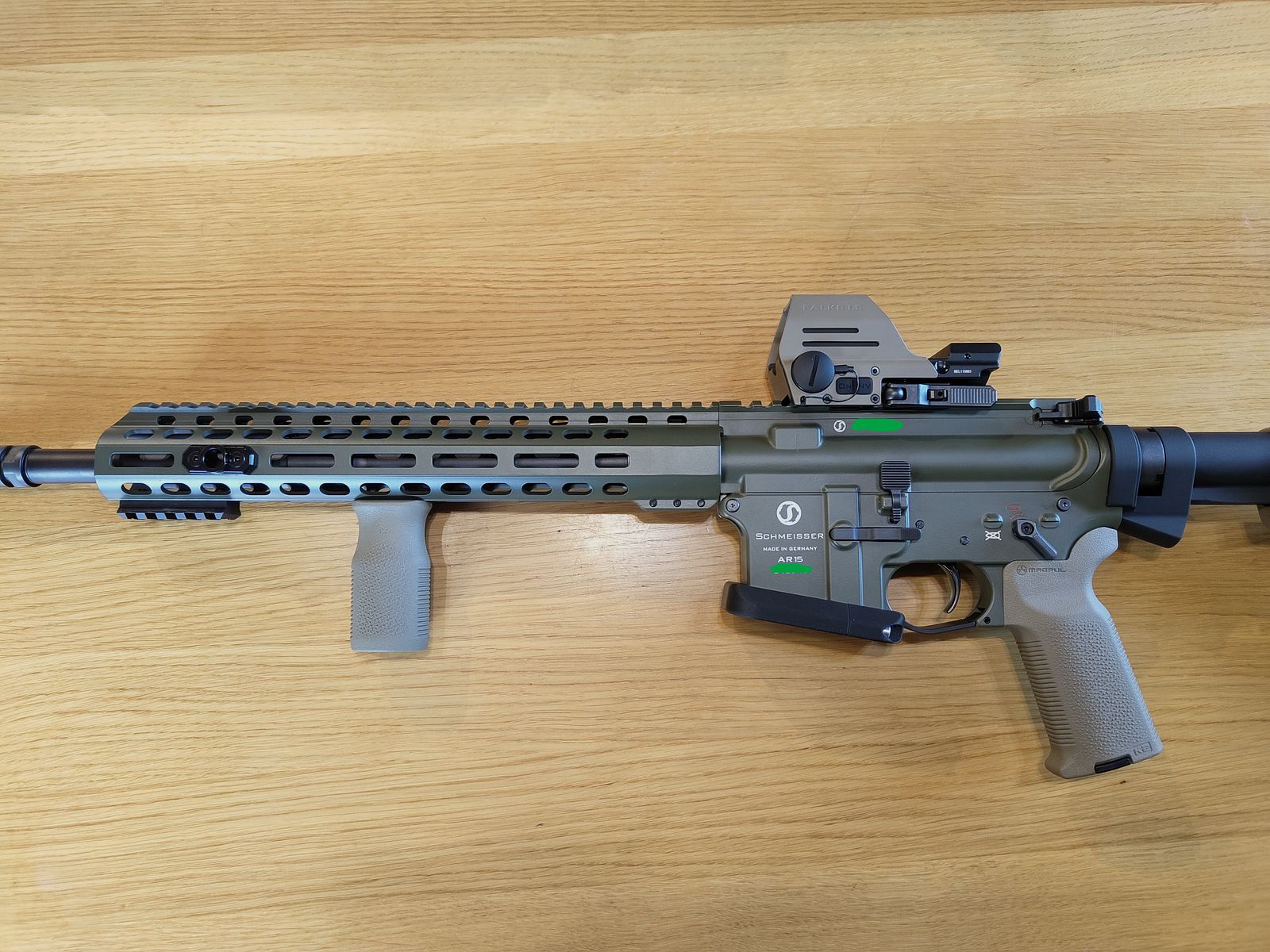 Schmeisser AR15 M4FL OD Green Cerakote – aprox. 250 disparos – piezas Magpul – con accesorios