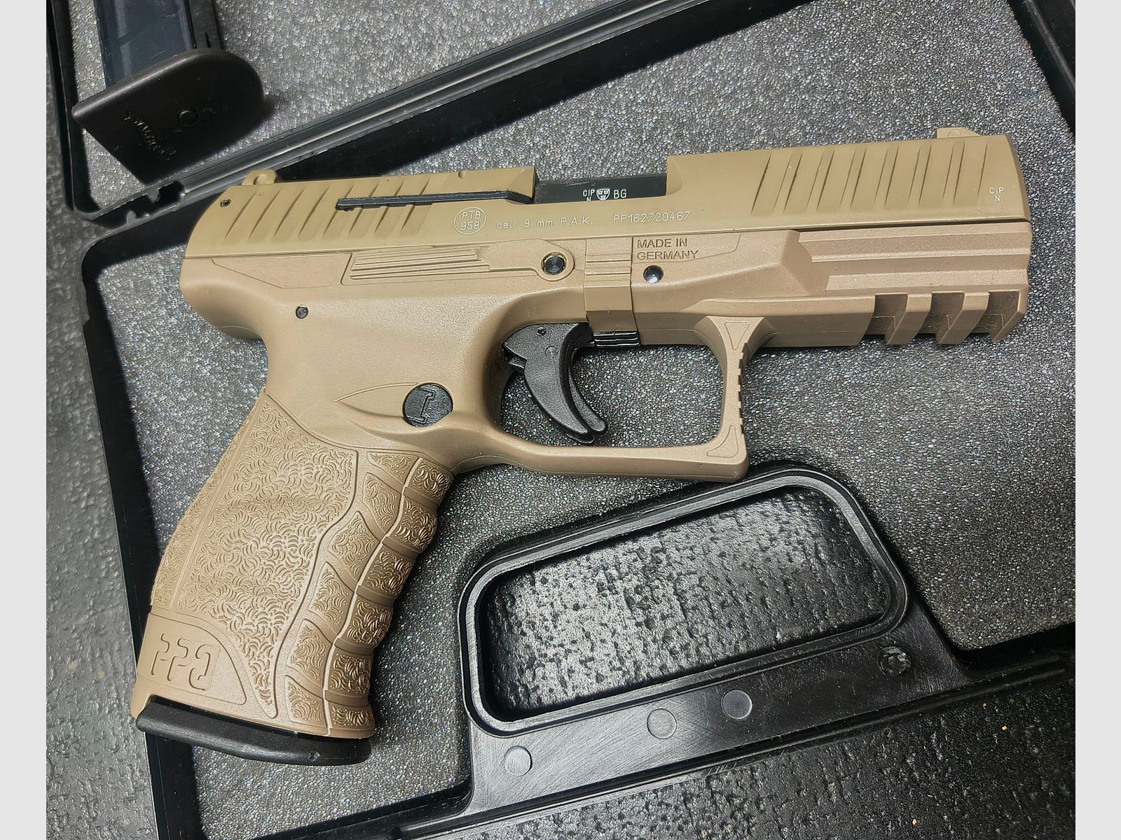 Walther PPQ M2 Schreckschuss Pistole PAK. FDE + 3 Magazine