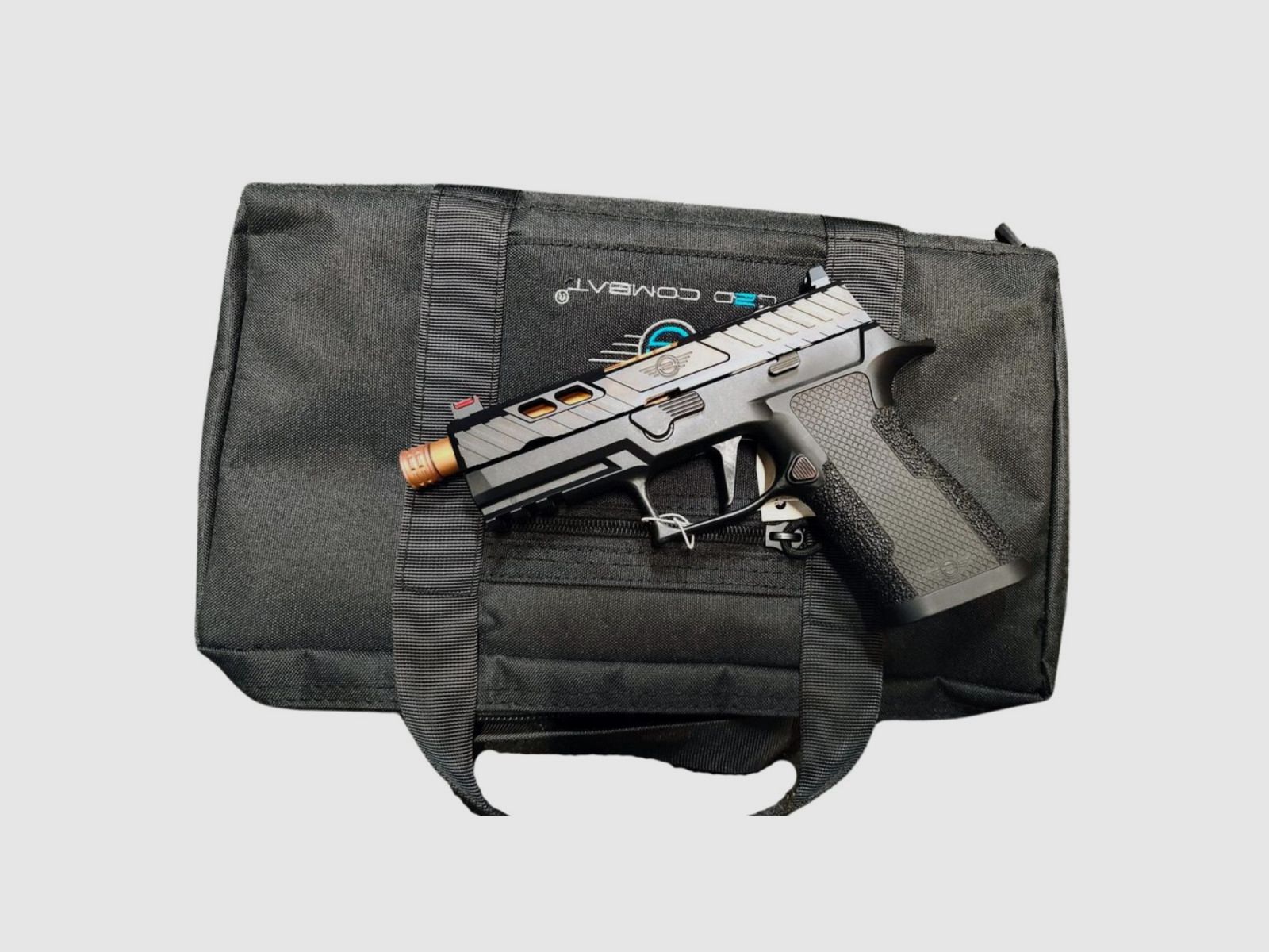 L2D Odyssey Executive P320 X-Carry Black, Bronze Barrel, zdjęcie 1 z 2