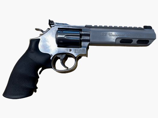 SMITH & WESSON 617 UNIVERSAL CHAMPION - .22LR - 6"