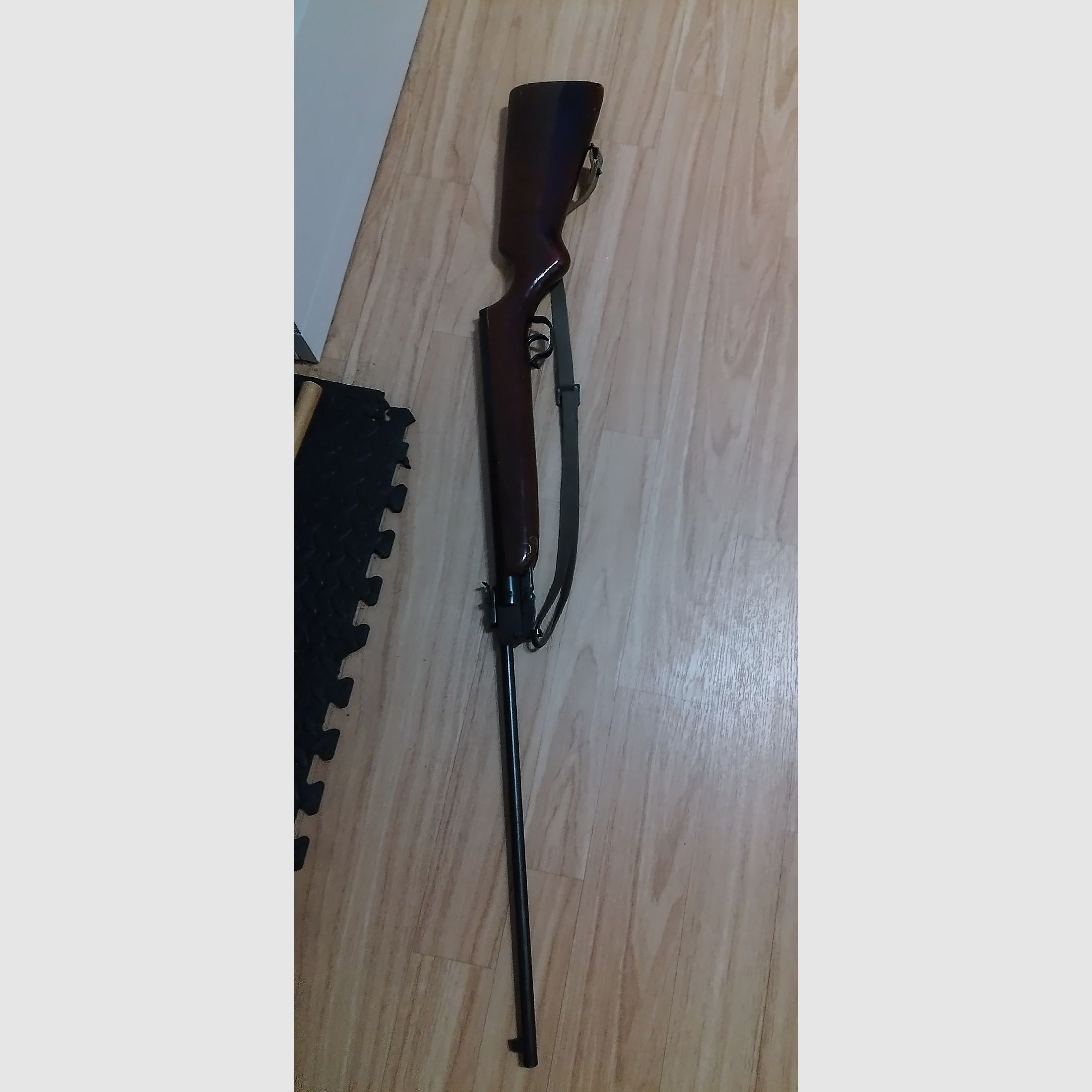 Carabine à air comprimé pliable, image 1 sur 2