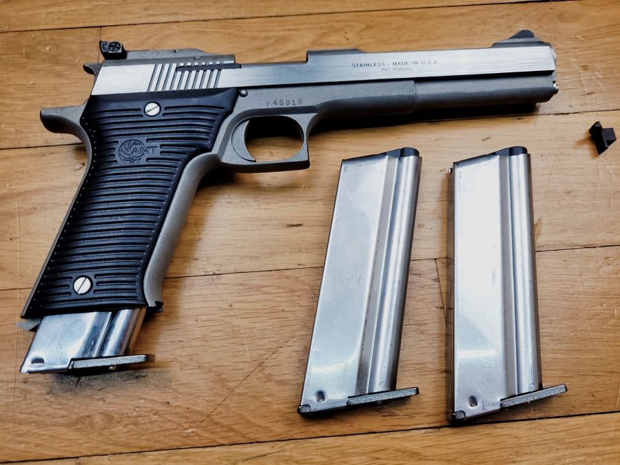 Sehr schöner und seltener Automag II – Kaliber 22 Magnum – Herstellung AMT – Edelstahl von A bis Z – Selten sechs Zoll – Ausgezeichneter mechanischer Zustand – Originalverpackung – 3 Magazine – Custom-Holster der Marke Pony – Neuwertig!, Bild 2 von 21