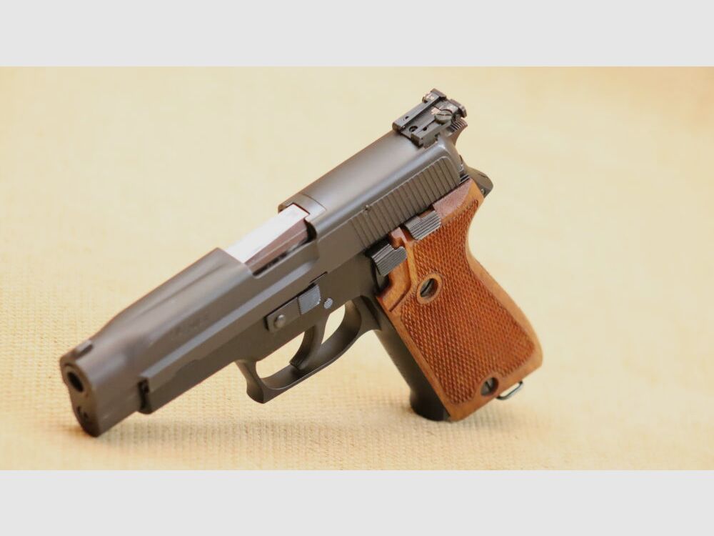SIG Sauer P220 9mm Luger