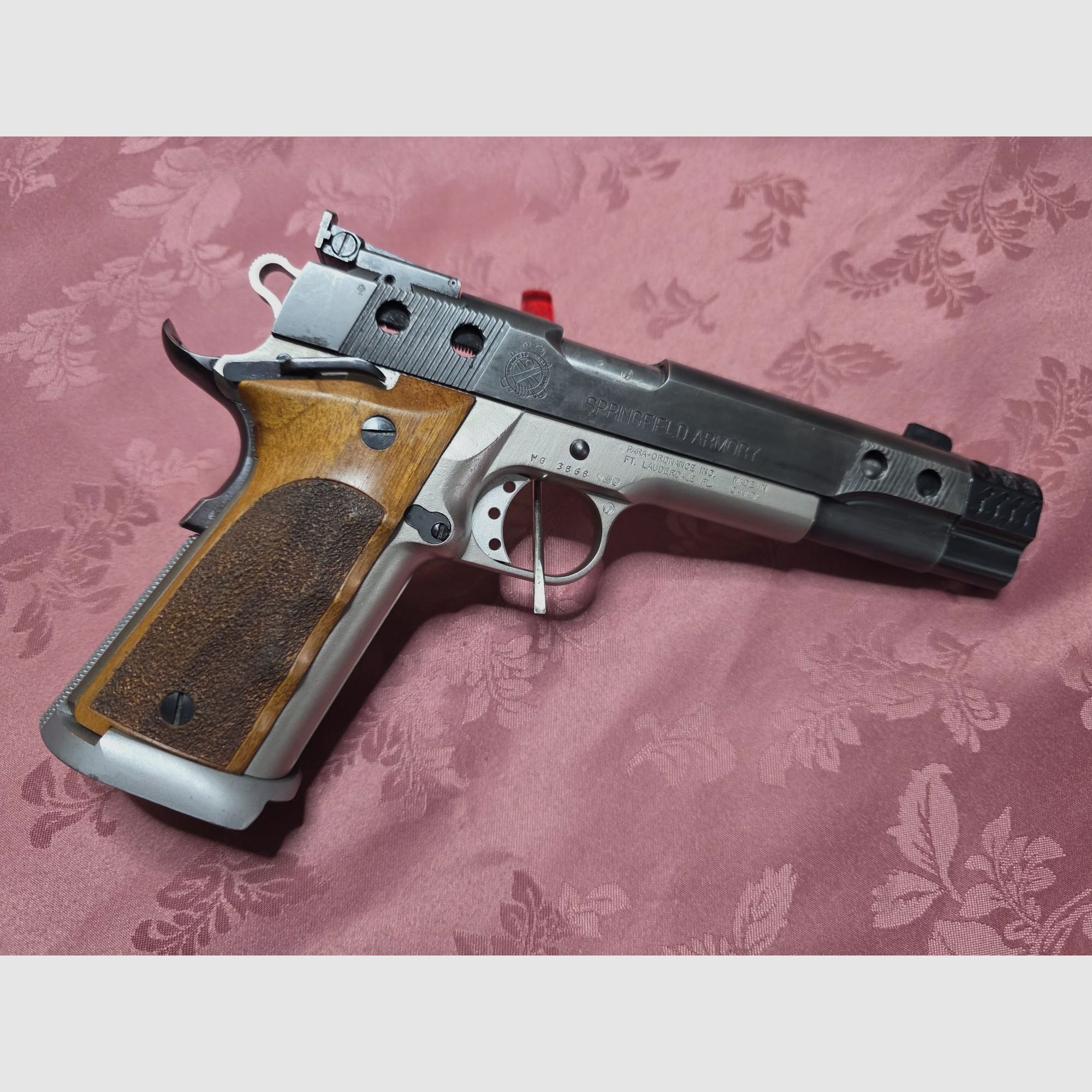 Pistola 45.ACP Duotone Para Ordnance/Springfiled con 2 cargadores y empuñaduras intercambiables