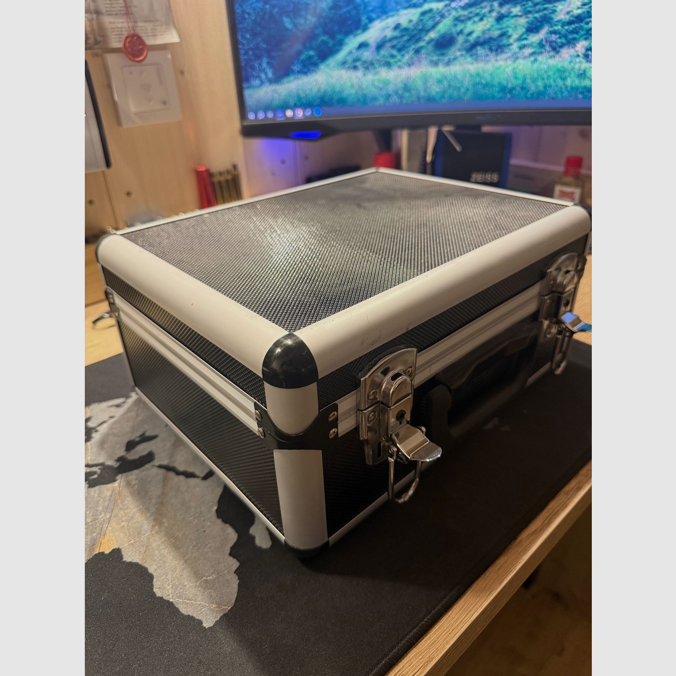 Wärmebildkamera (Leica View) plus Nachsatzgerät (Sytong HT66) im Koffer inkl Akku für das Nachsatzgerät und Ladekabeln