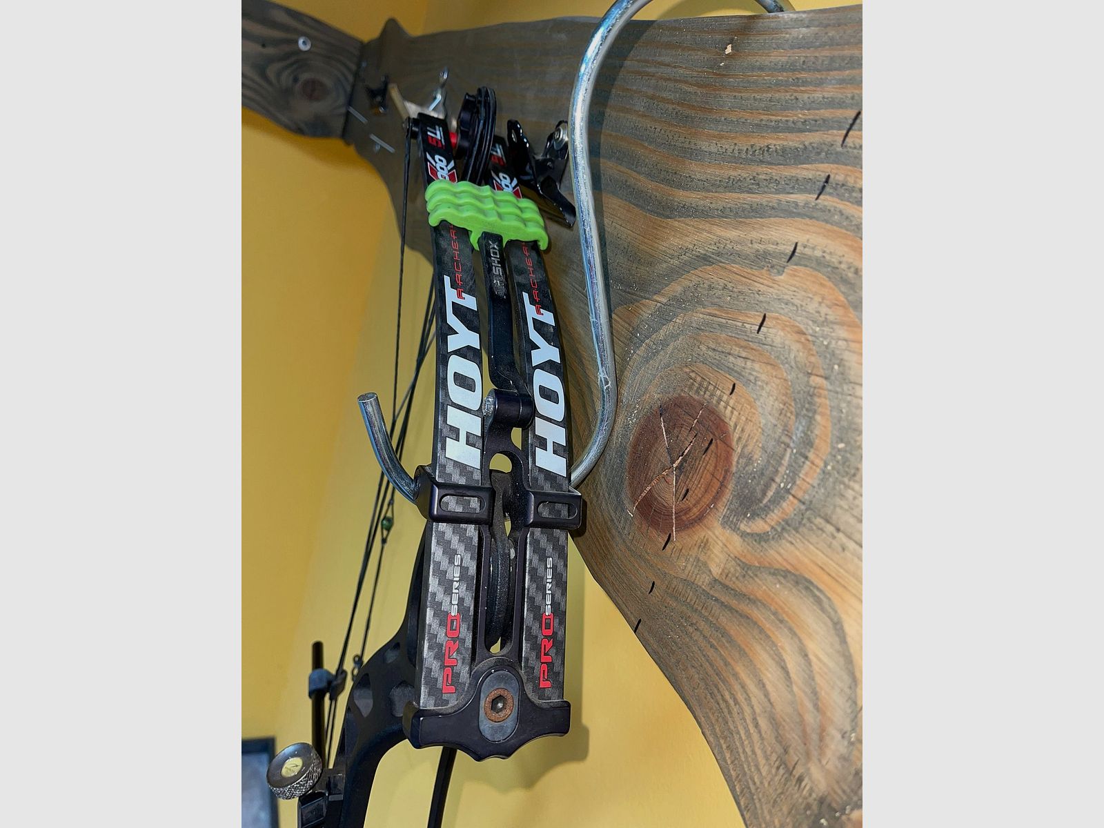 Alto y torneo, arco compuesto de Hoyt, muy buen estado