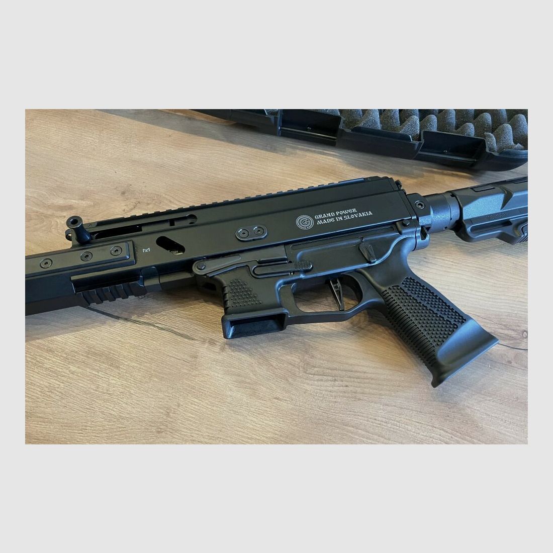Grand Power Stribog RSR mit höhen- und seitenverstellbaren AR15 Schaft 9mmLuger