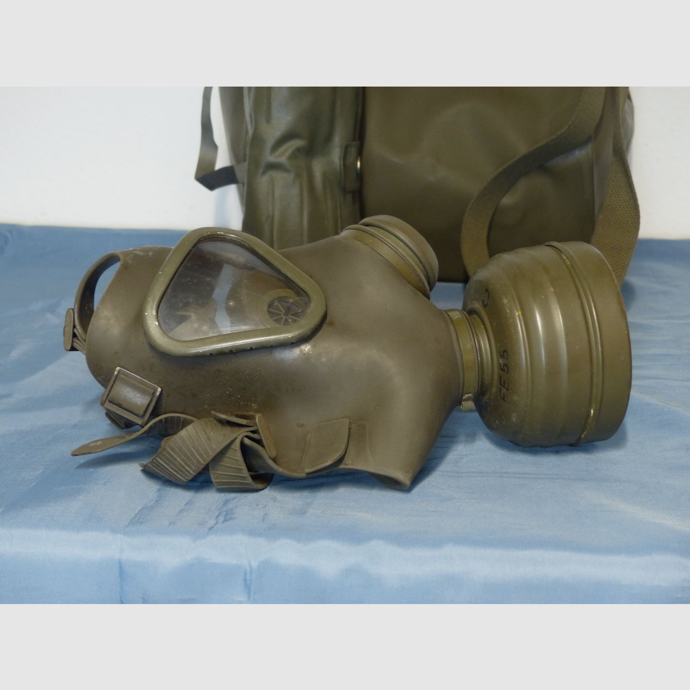 Bundeswehr ABC-beschermingsuitrusting transporttas, gasmasker 2 filters en accessoires BW jaren '70