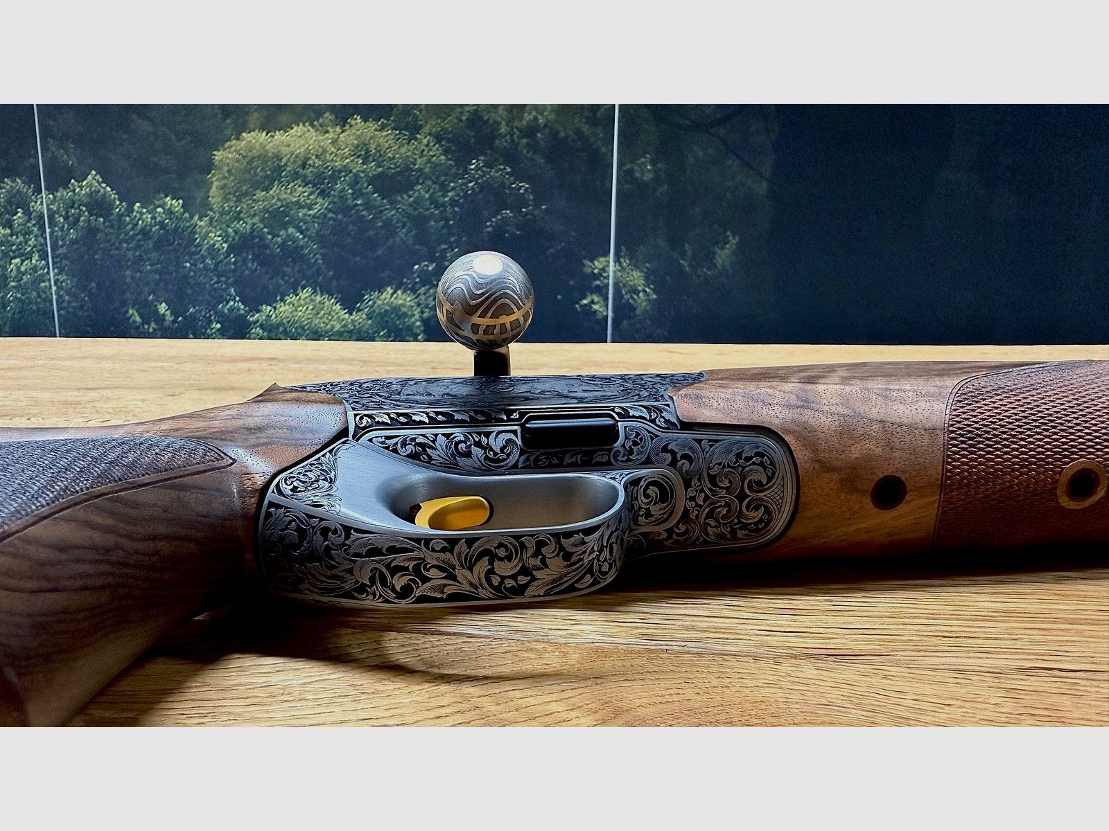 Blaser R8 Grand Luxe Success / Holzklasse 6 / Seidenmattes Finish / Goldener Abzug / Systemkasten + Magazineinheit graviert / TRAUMWAFFE
