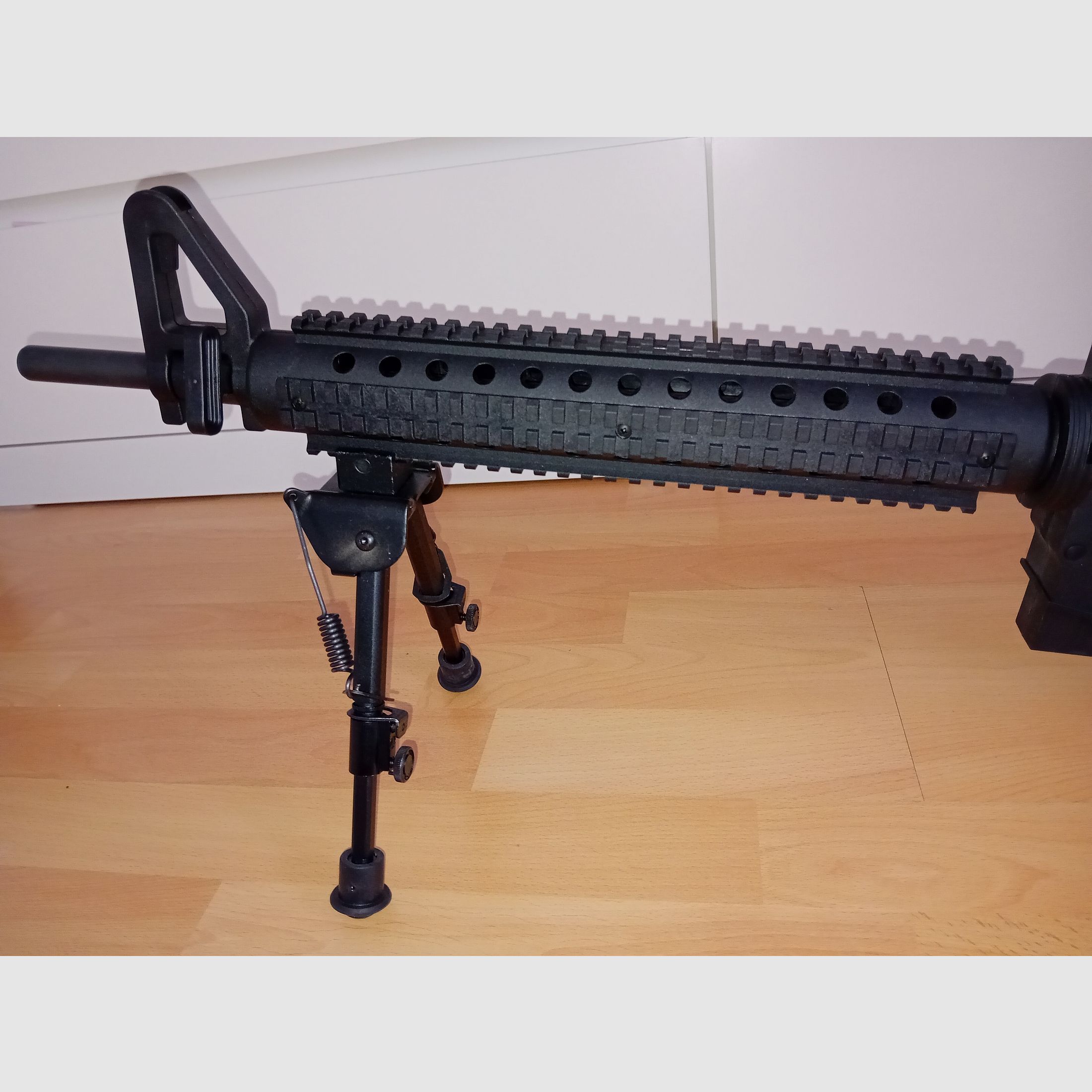 Mossberg Selbstladebüchse International 715t .22lr inkl. 3 Magazinen und Leuchtpunktvisier Falke II NV