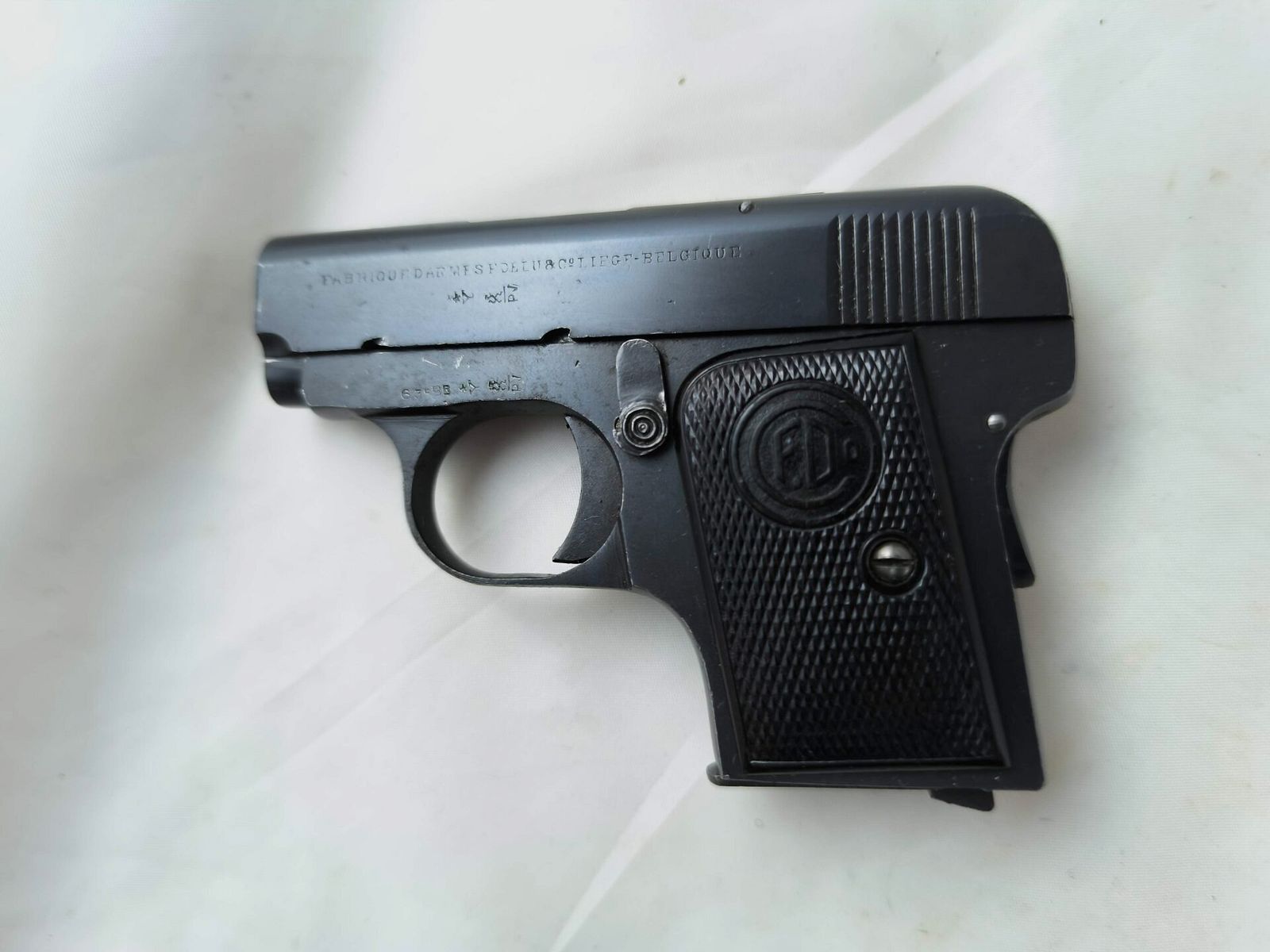 Pistolet Fabriques D’Armes kal. 6,35Br, zdjęcie 2 z 3