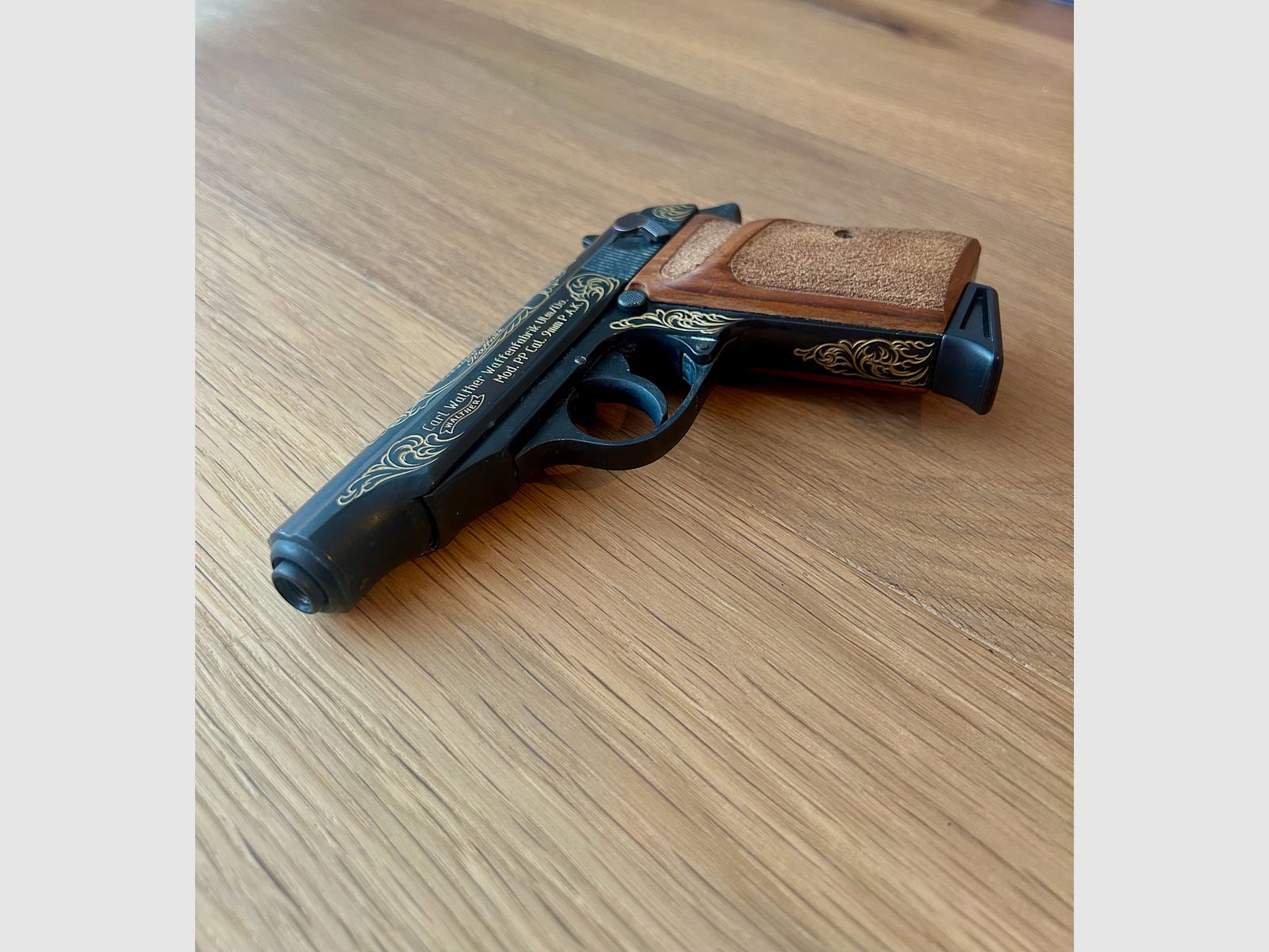 Unikat  Schreckschusspistole Walther PP cal. 9 mm P. A. K. mit Gravur