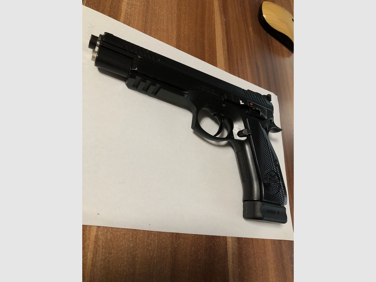 Verkauf halbautomatische Pistole von Haus CZ-Taipan Pro-Tuning und inklusive KK-Pistole, als Geschenk!