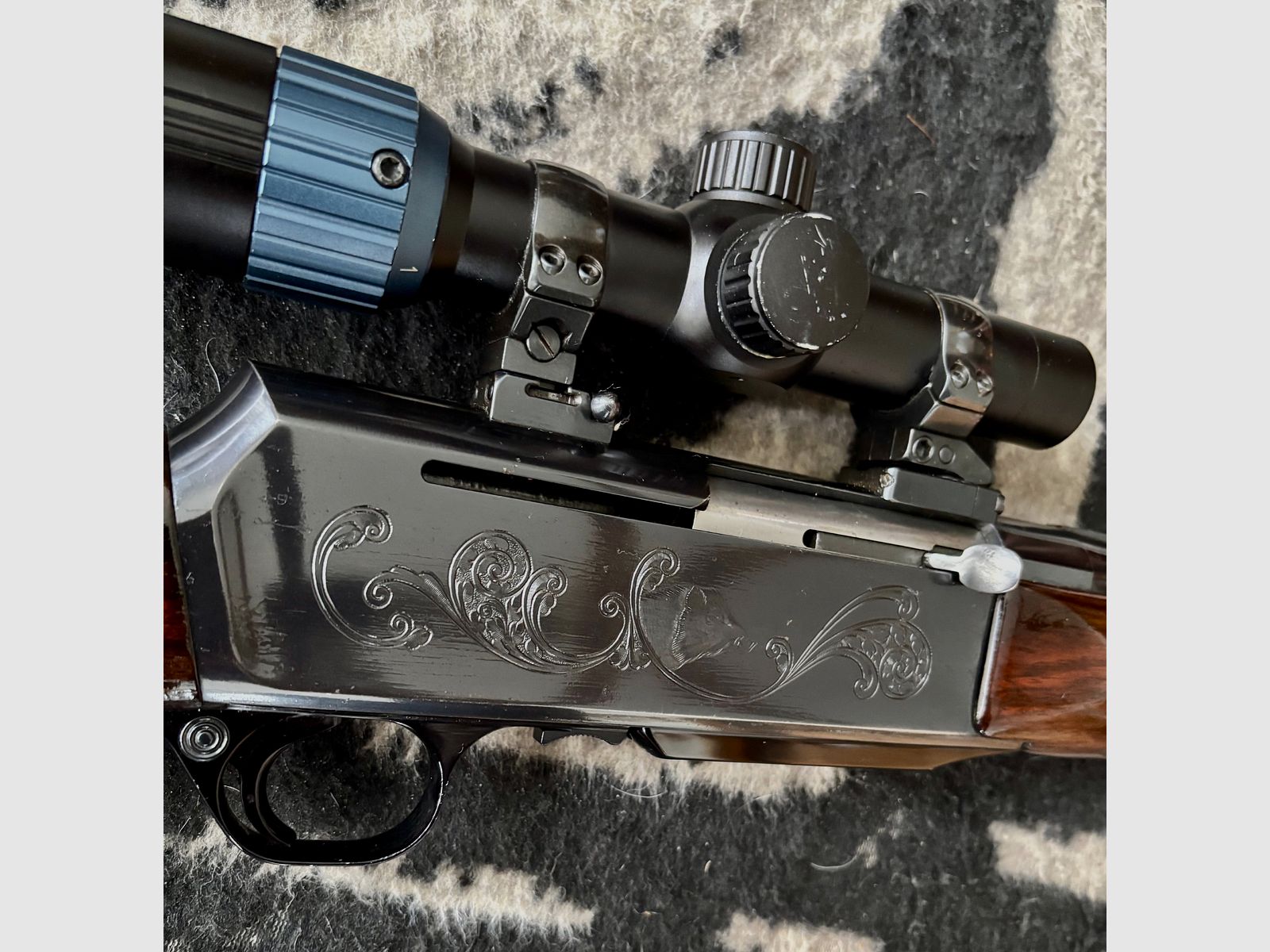 FN Browning BAR Cal. .30-06 modèle spécial avec crosse en bois magnifique, cuir de poisson fin et gravure