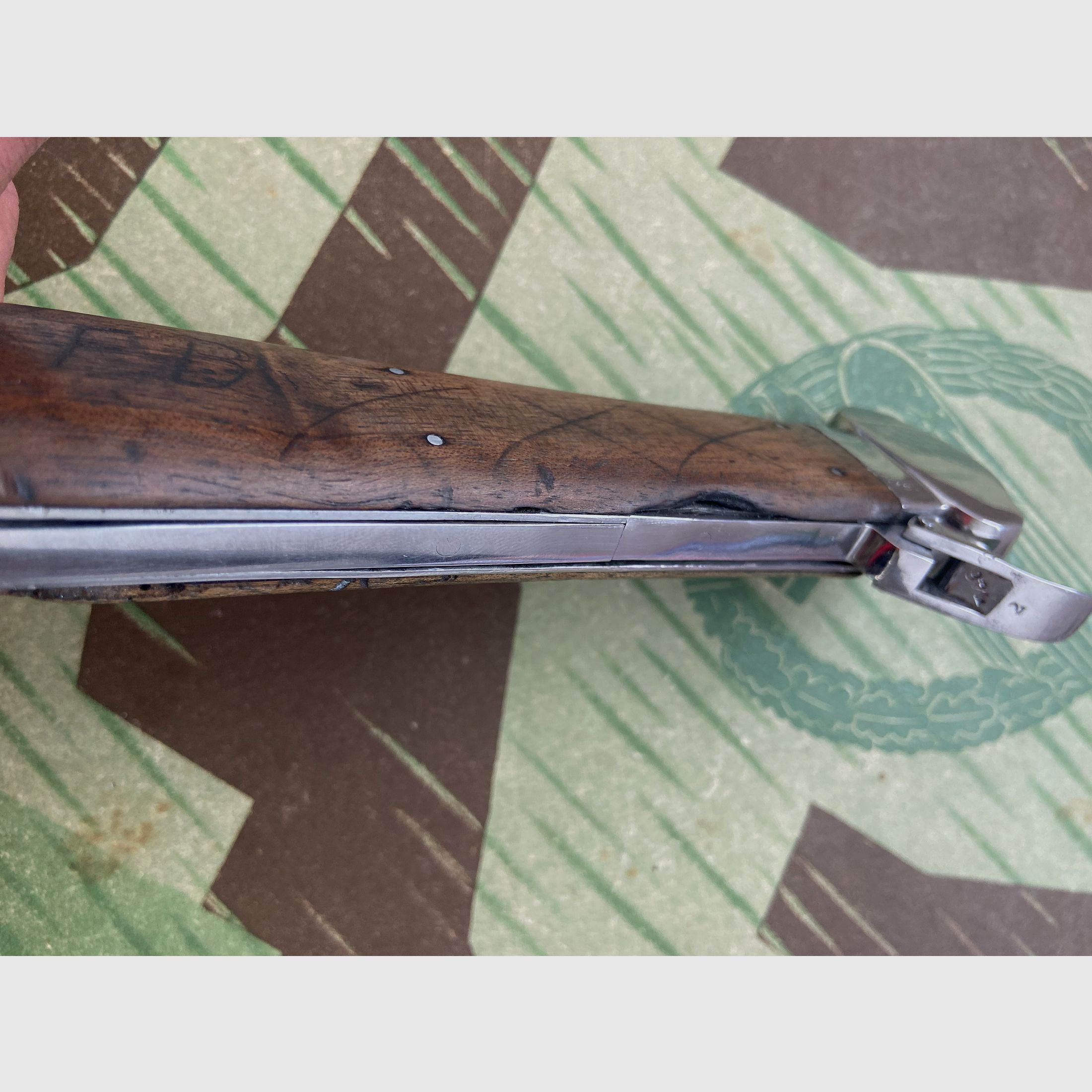 Nóż pilotów Luftwaffe z II wojny światowej; 1. model - nie do rozłożenia, z linką zabezpieczającą