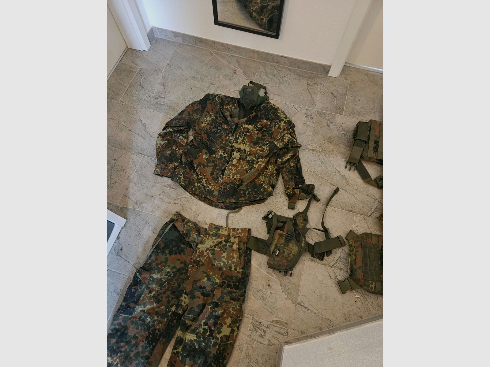 Duże Begadi S-AEG Starter-Set: MK16 (SCAR-L) & M4 M-LOK inkl. 10 magazynków, akumulatorów i kompletnego wyposażenia w kamuflażu Flecktarn, zdjęcie 14 z 15