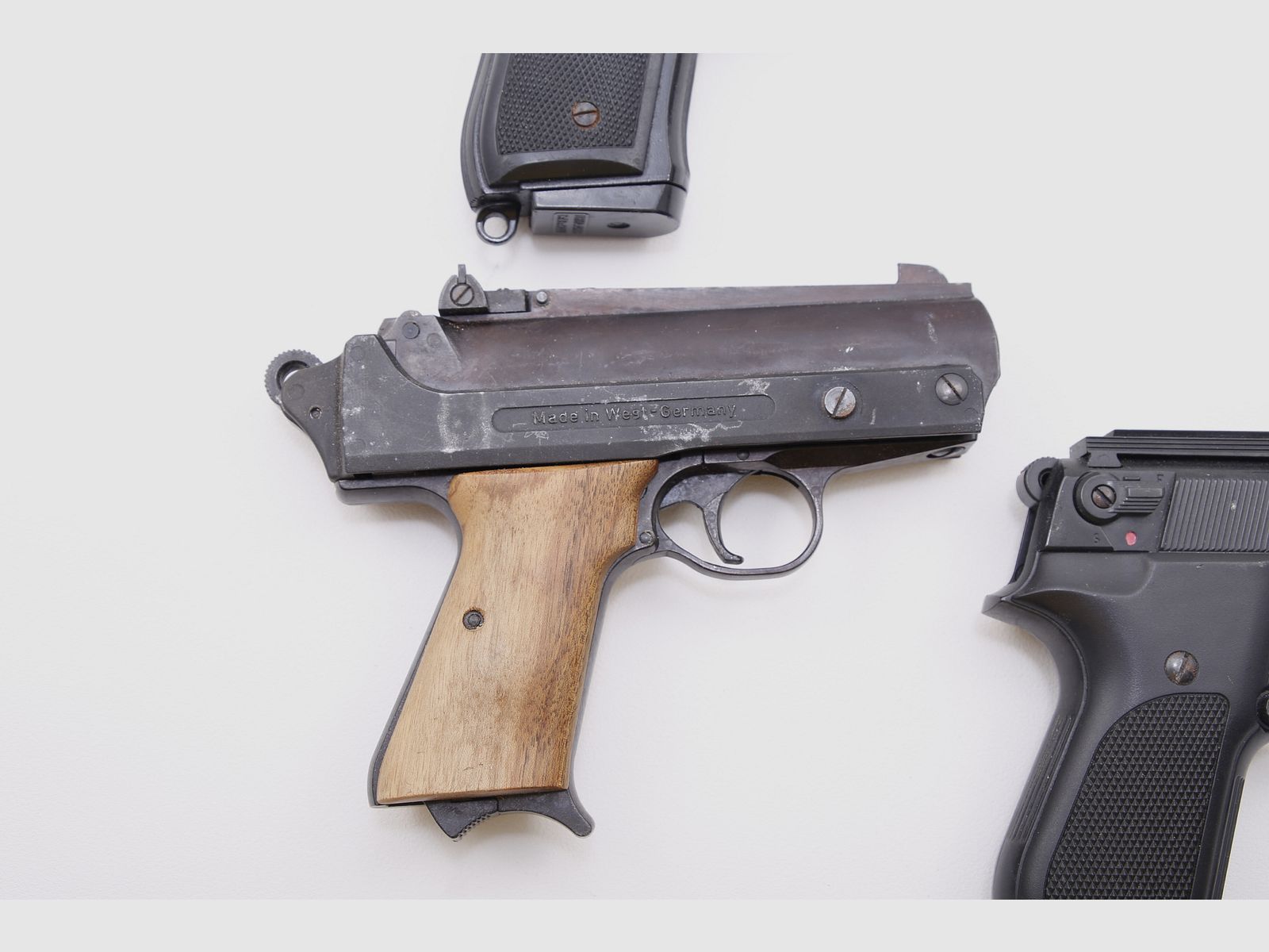 Conjunto de pistolas de aire y pistolas de fogueo Walther CP88 Daisy Powerline Record Brixia