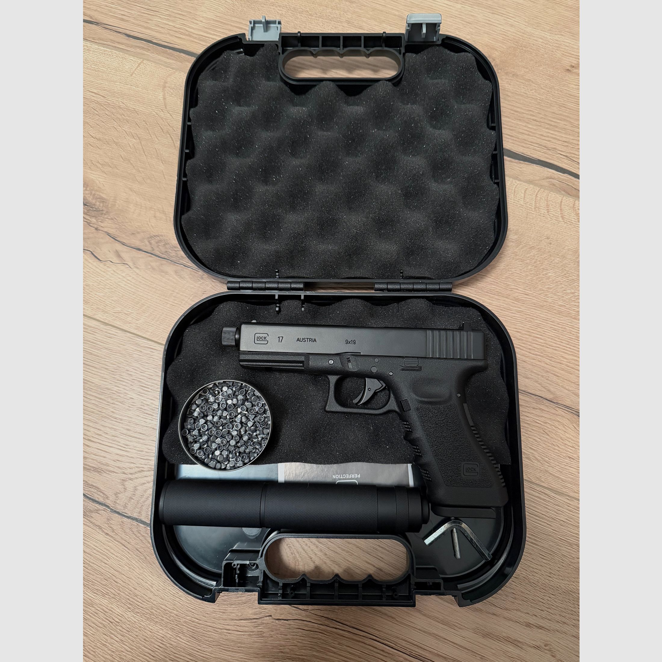 Glock 17 mit Laufgewinde Co2-Pistole Kaliber 4,5 mm Stahl BB / Diabolo Blowback