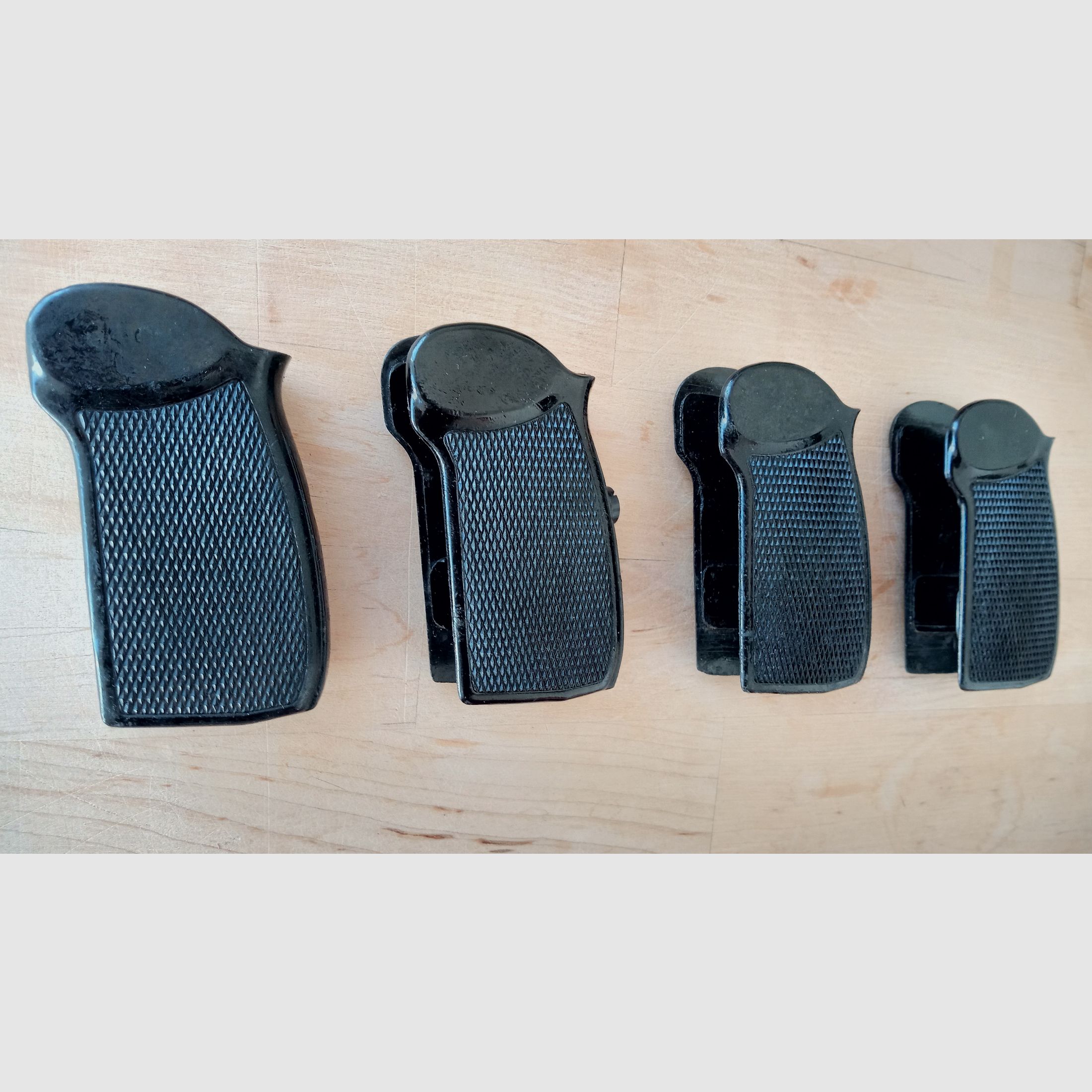 Maniglie in bakelite nere per pistola della polizia della DDR-M inclusa vite / Manico vintage per Makarov dell'est tedesco // 8 colpi PM 9x18