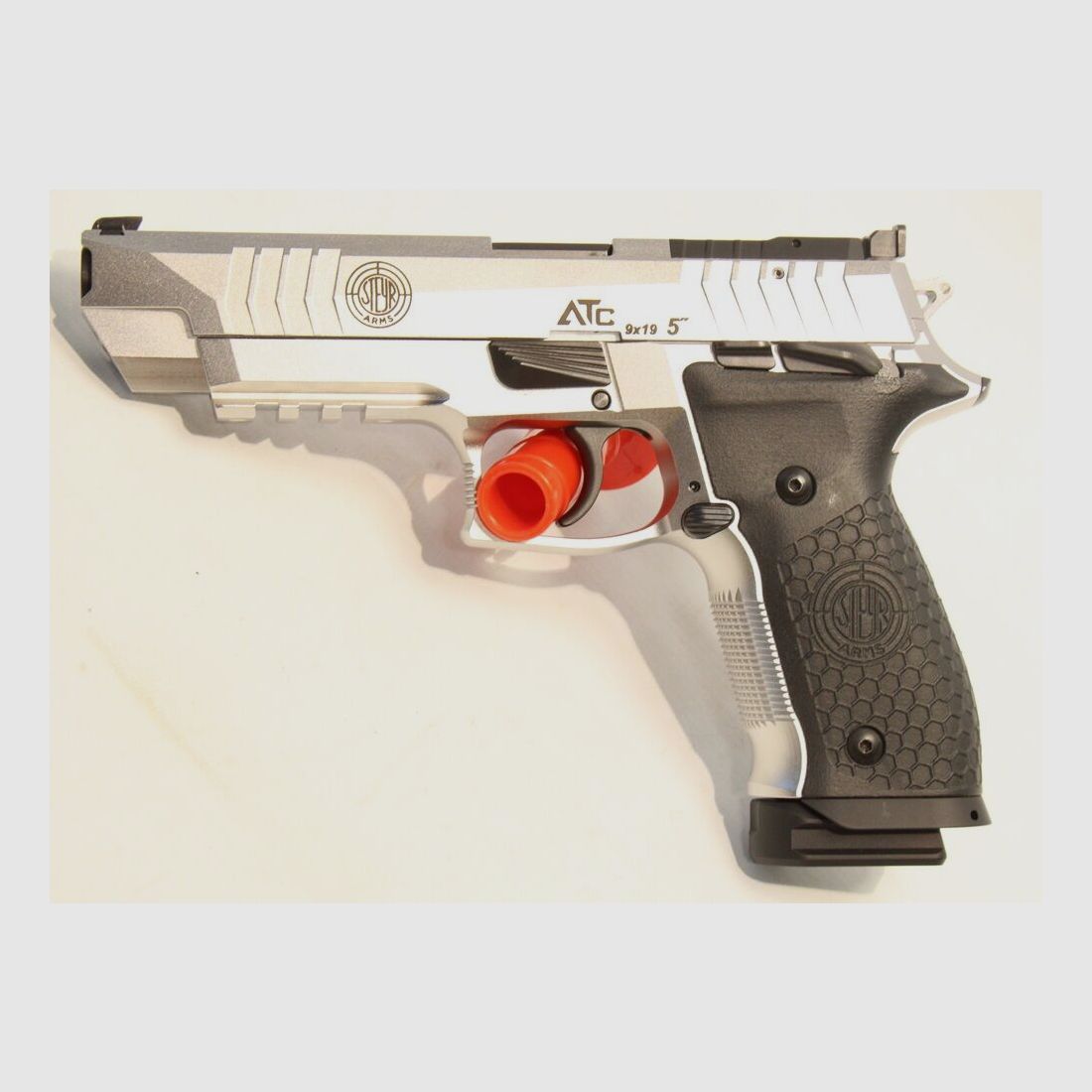 Steyr ATC, image 1 of 2